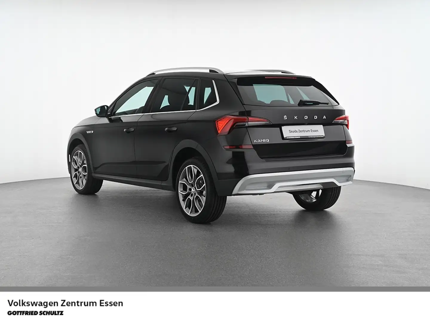 Skoda Kamiq Scoutline TSI DSG LED AHK Panorama Navi Schwarz - 2