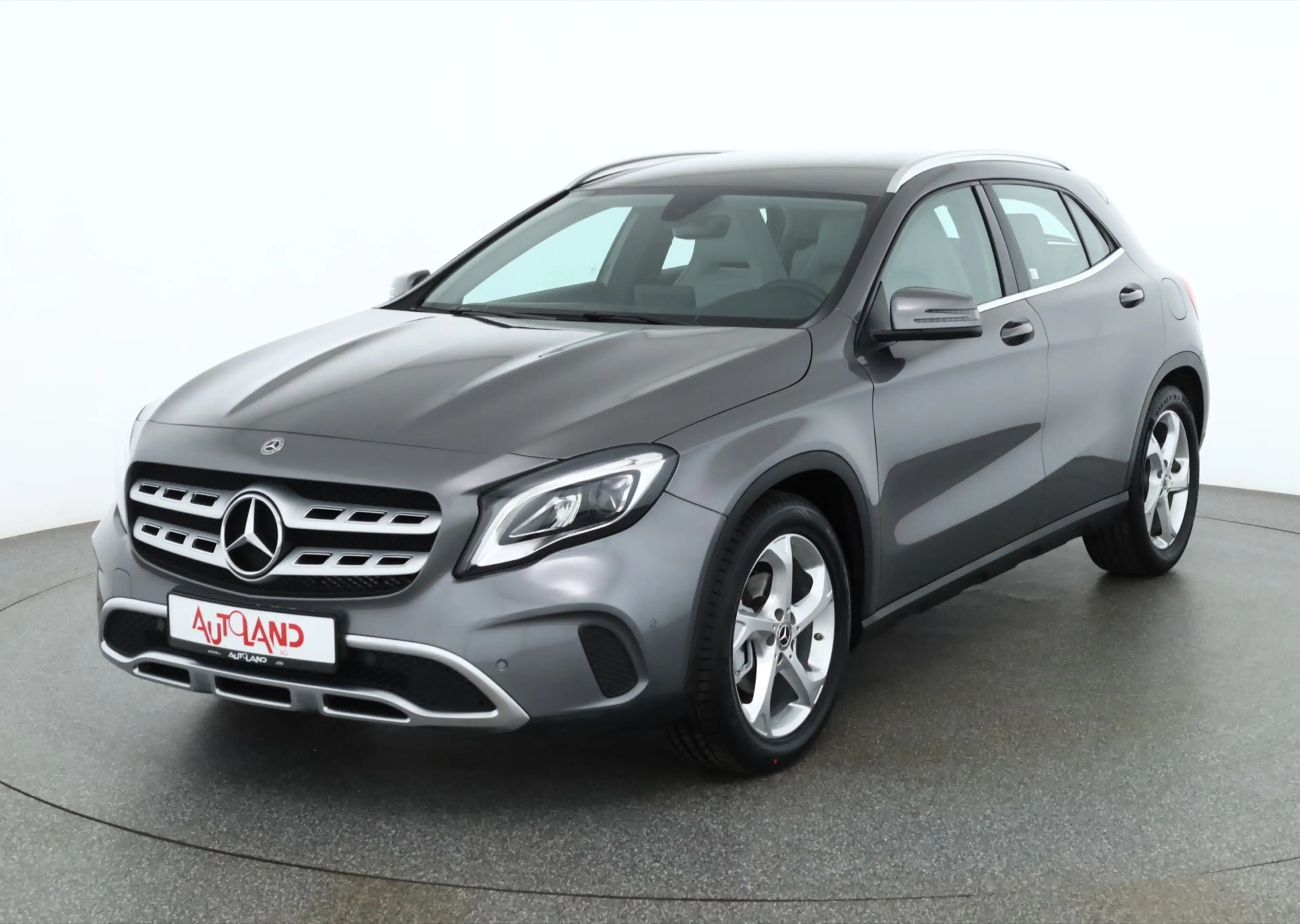 Mercedes-Benz GLA 200 Urban Aut. AHK LED 360° Navi Panorama