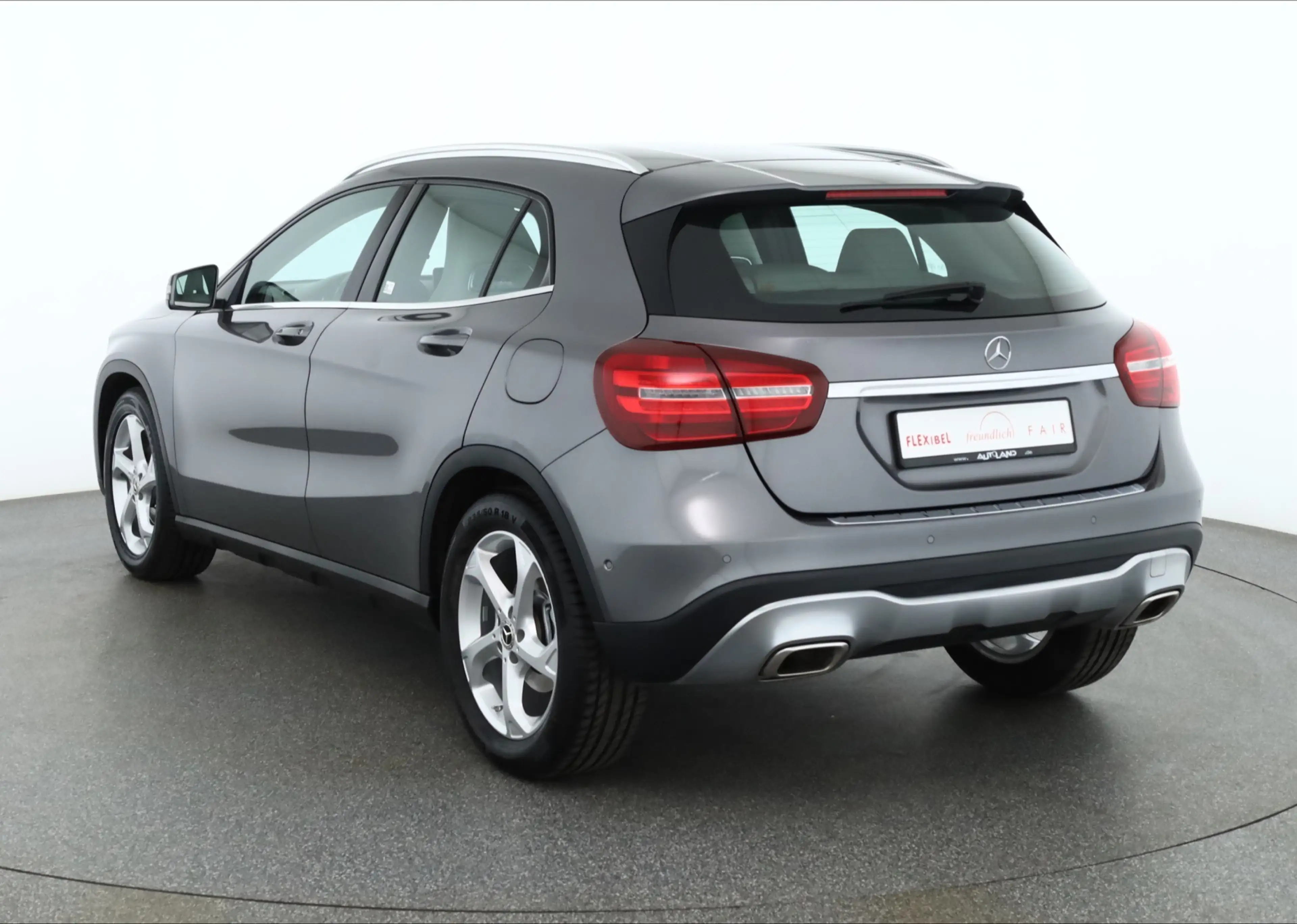 Mercedes-Benz GLA 200 Urban Aut. AHK LED 360° Navi Panorama — photo 3
