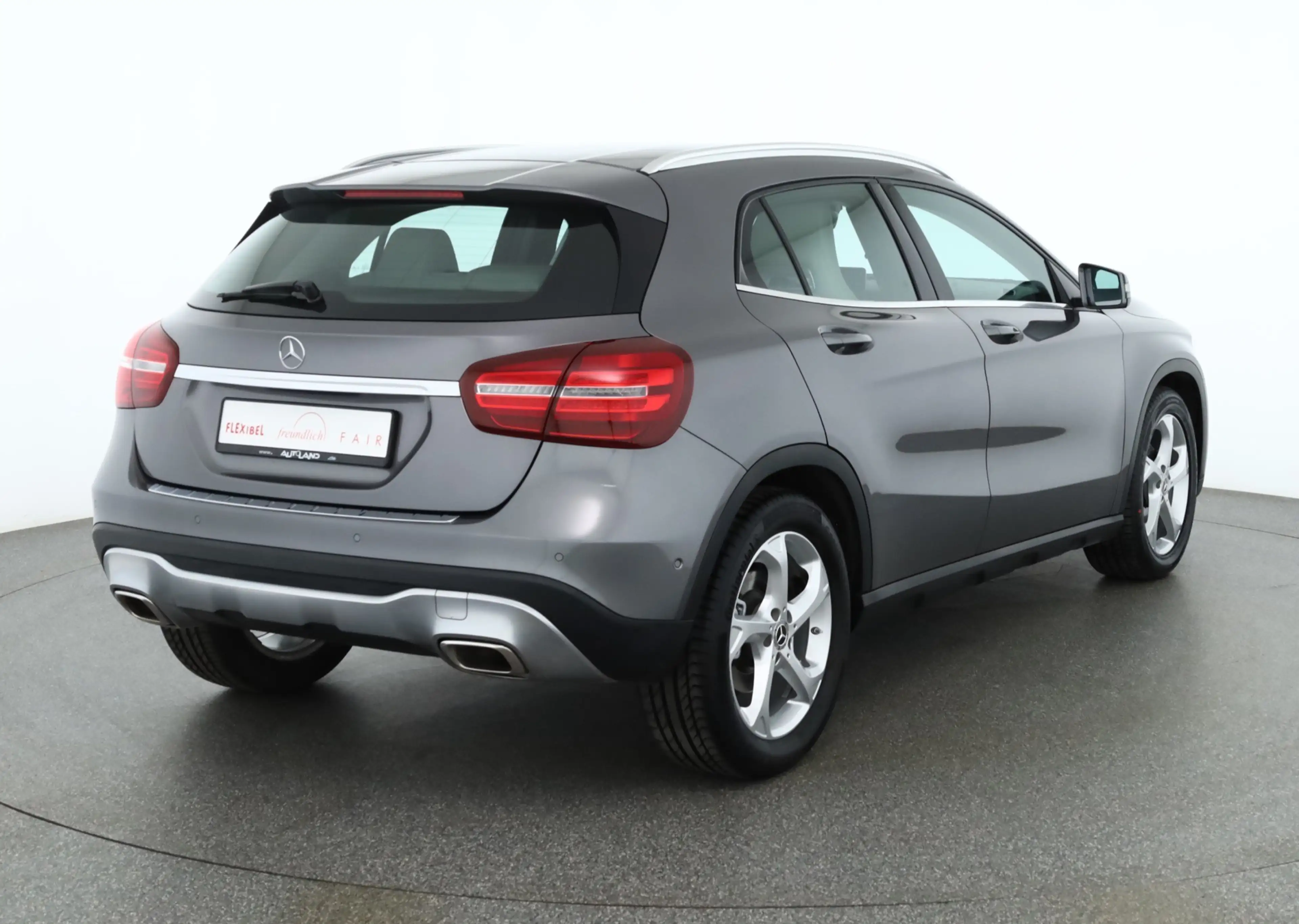 Mercedes-Benz GLA 200 Urban Aut. AHK LED 360° Navi Panorama — photo 5