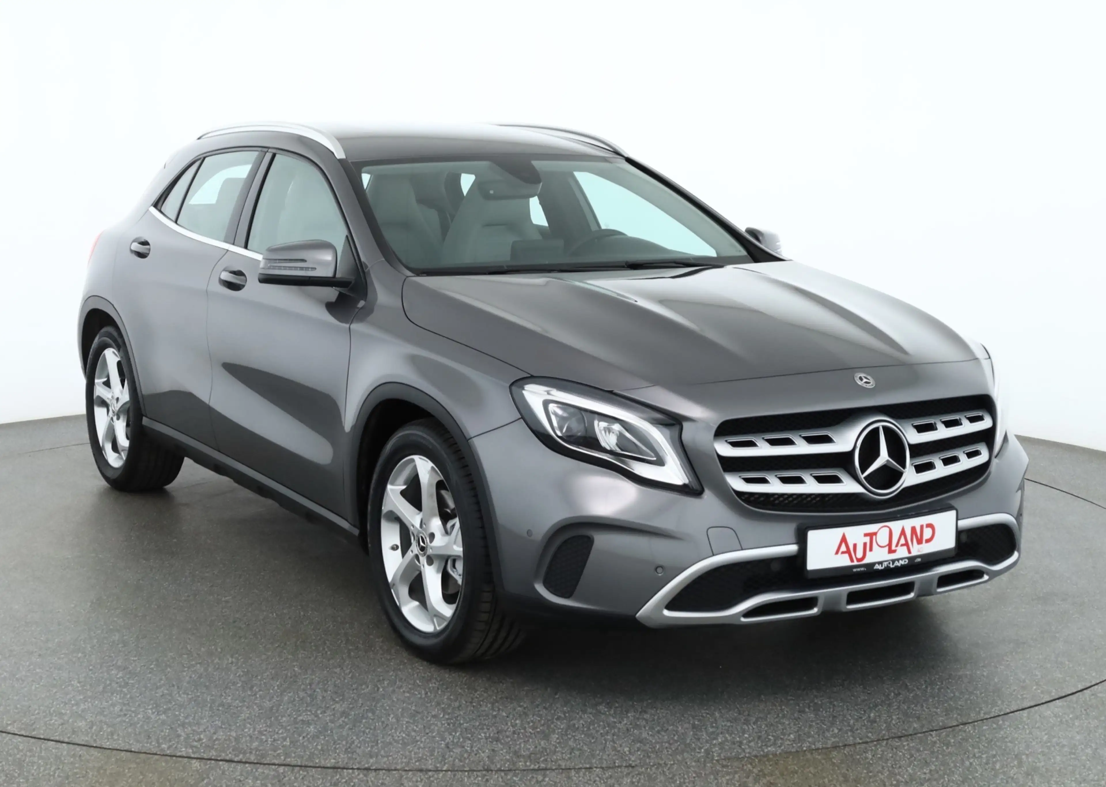 Mercedes-Benz GLA 200 Urban Aut. AHK LED 360° Navi Panorama — photo 7