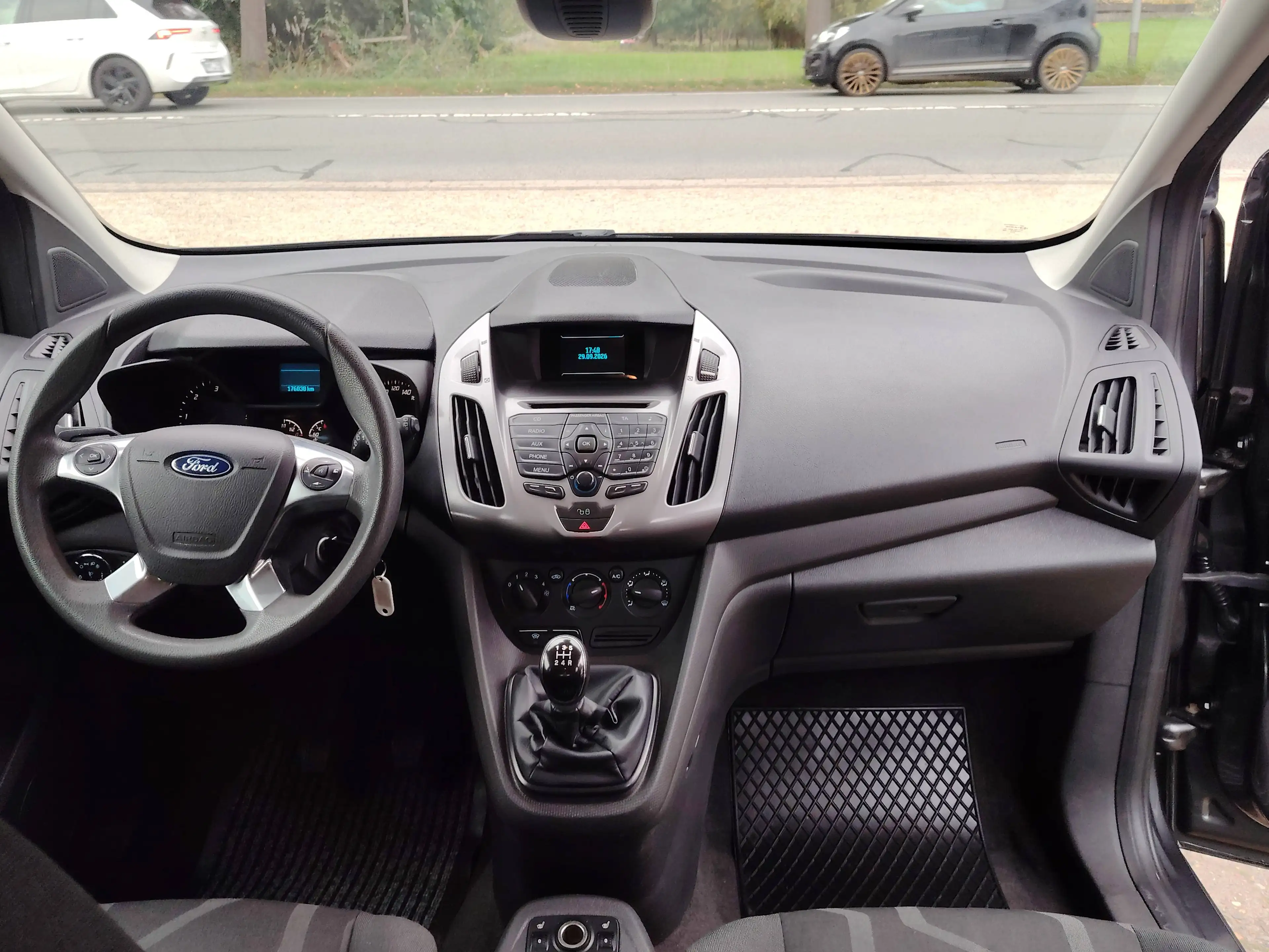 Ford Tourneo Connect Trend / 7 Sitze / Lang / — photo 11