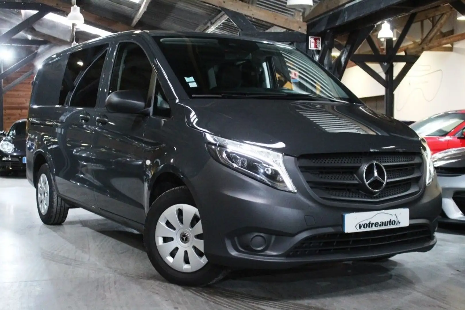 Mercedes-Benz Vito III FOURGON COMPACT MIXTO 114 CDI SELECT BVM Grau - 1