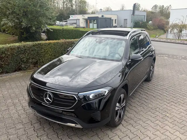 Mercedes-Benz EQB Progessive Panorama 7 Sitze Head Up LED
