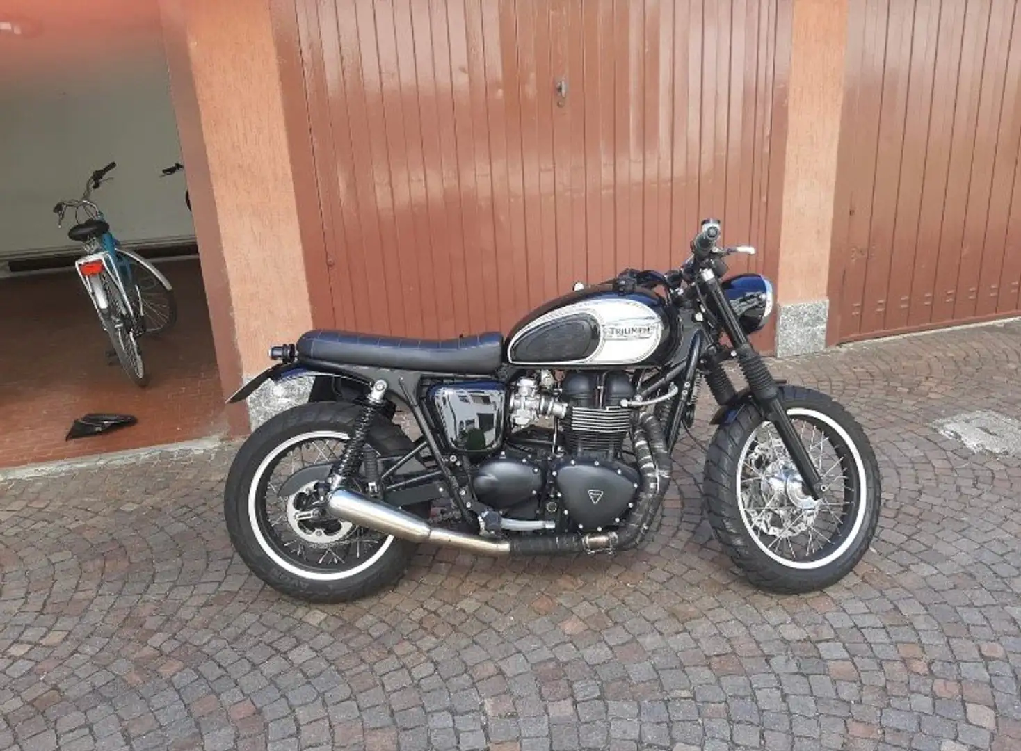 Triumph Bonneville SE Nero - 2
