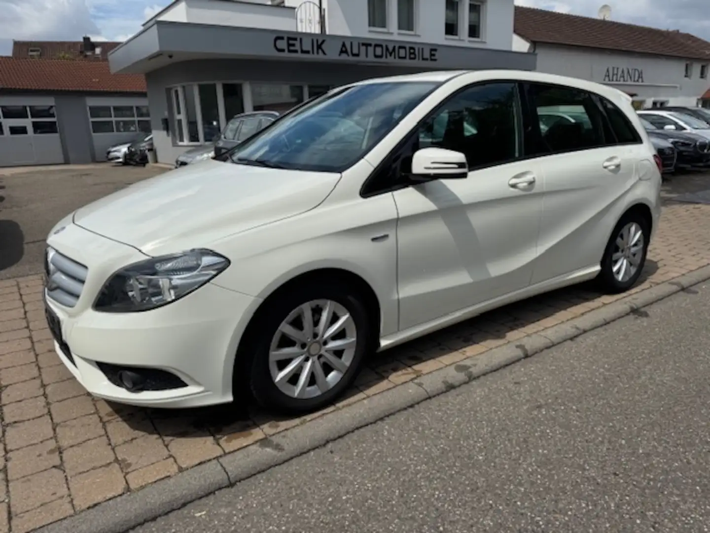 Mercedes-Benz B 180 BLUE EFFICIENCY Blanc - 1