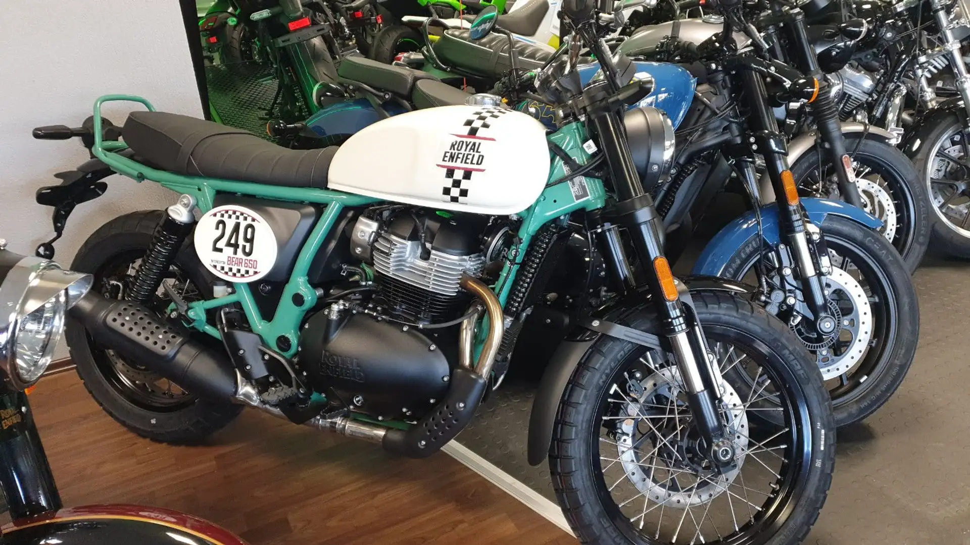 Royal Enfield Bear 650 Div. Farben - 1