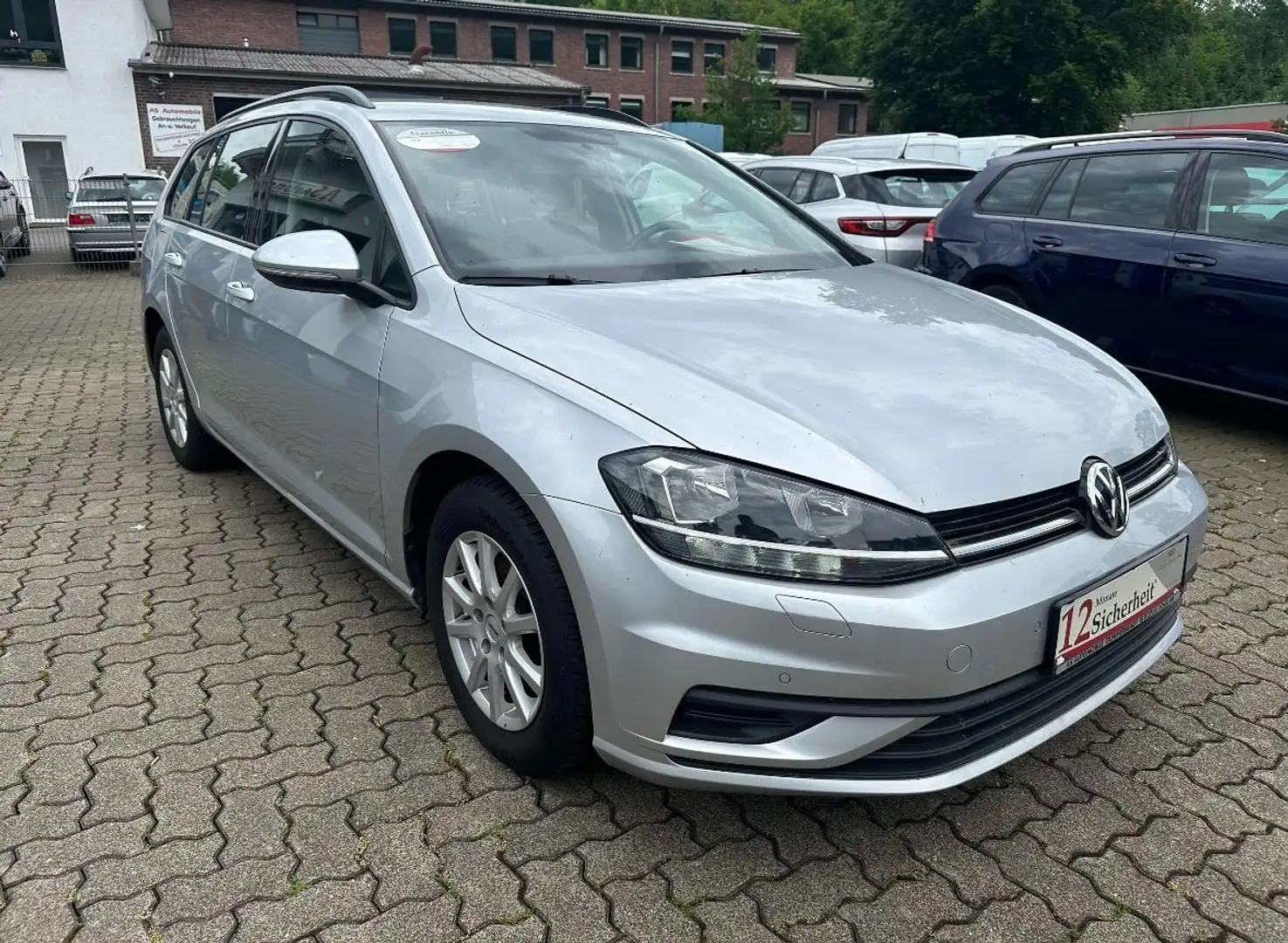 Volkswagen Golf Variant 1.6 TDI BMT St&St+NAVI+KLIMA+SHZ+PDC+TEMPOMAT+AHK Grau - 2