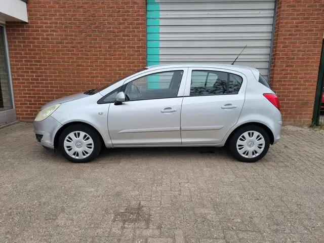 Opel Corsa view 9