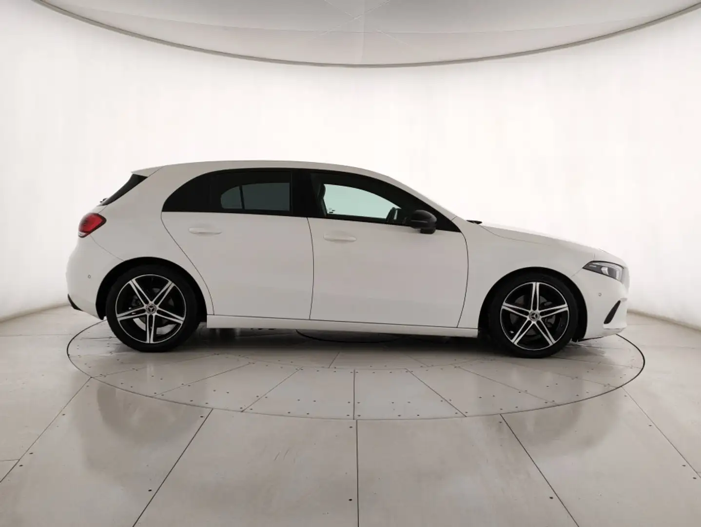 Mercedes-Benz A 180 A 180 d Sport auto Bianco - 2