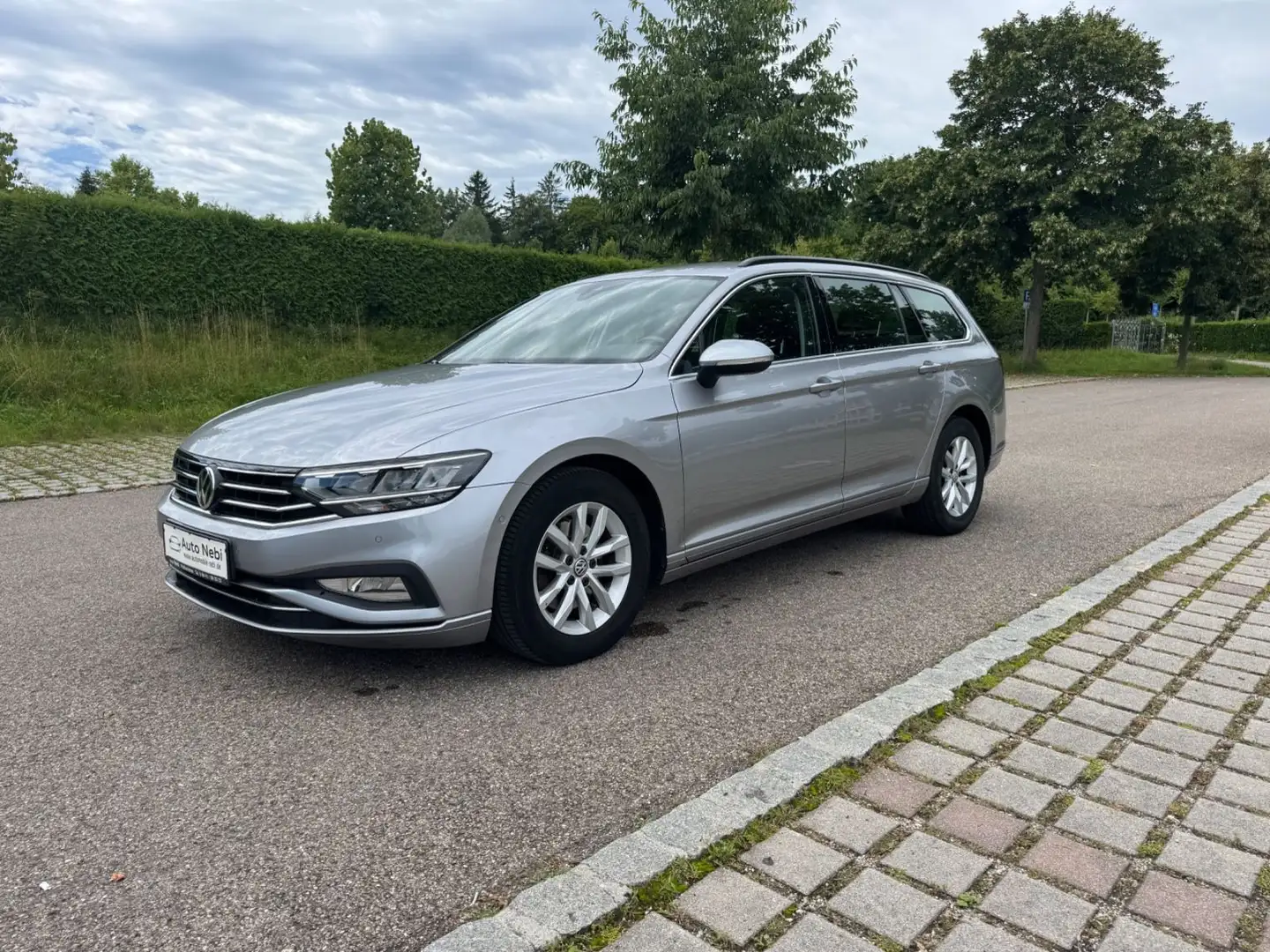 Volkswagen Passat Business*2.0*Automatik*Voll*Top*2-Hand* Silber - 1