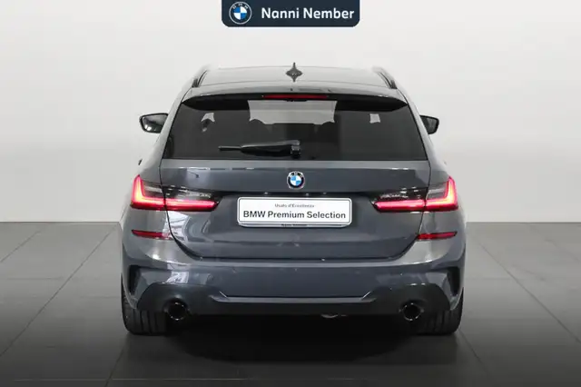 BMW 3 Series view 4