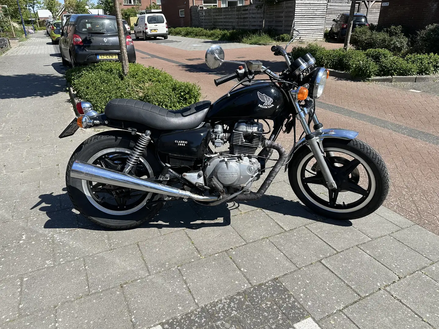 Honda CM 400 Noir - 1