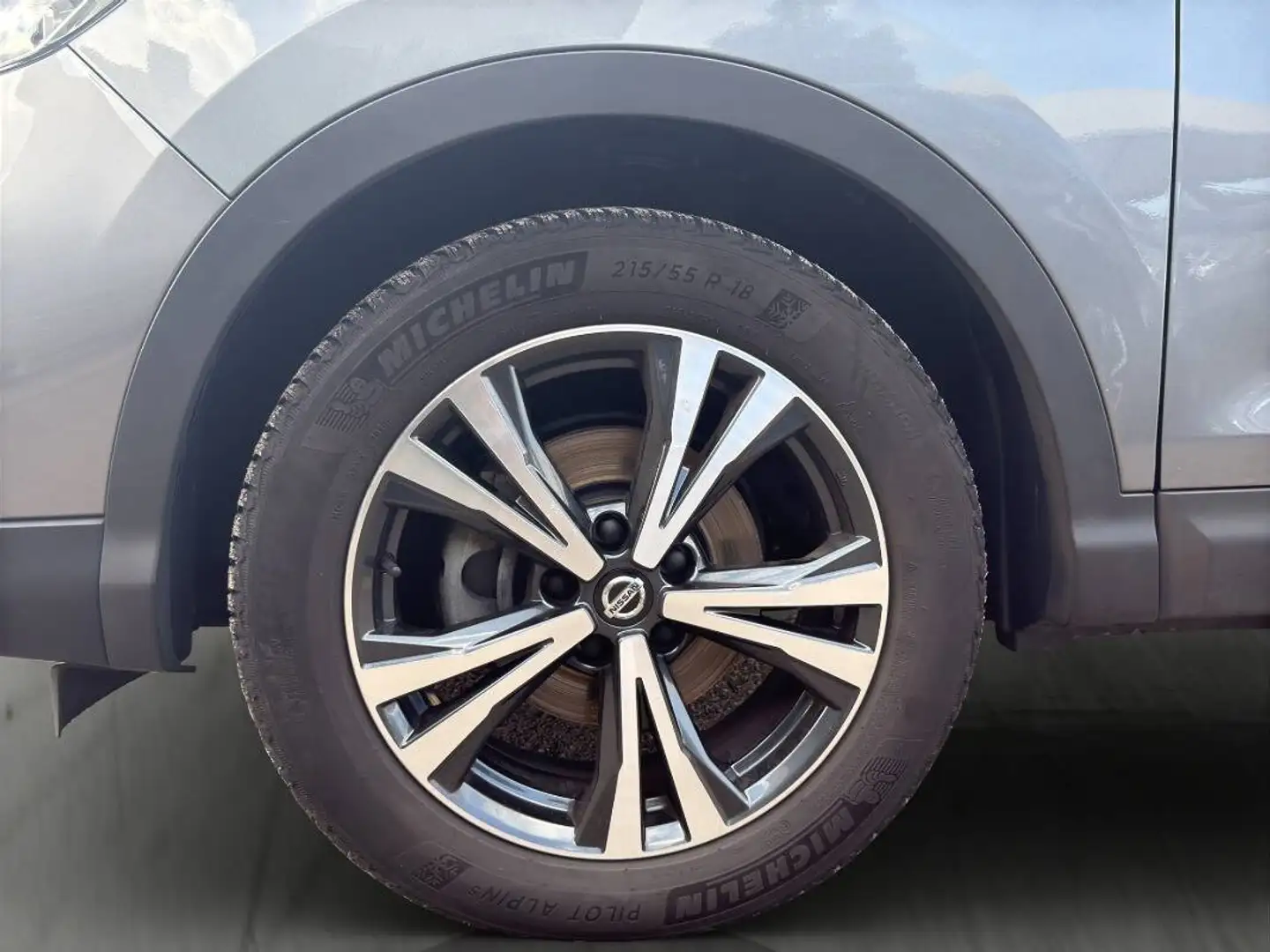 Nissan Qashqai 1.5 dci N-Connecta 115cv dct Con TELECAMERA & NAV. Gris - 2