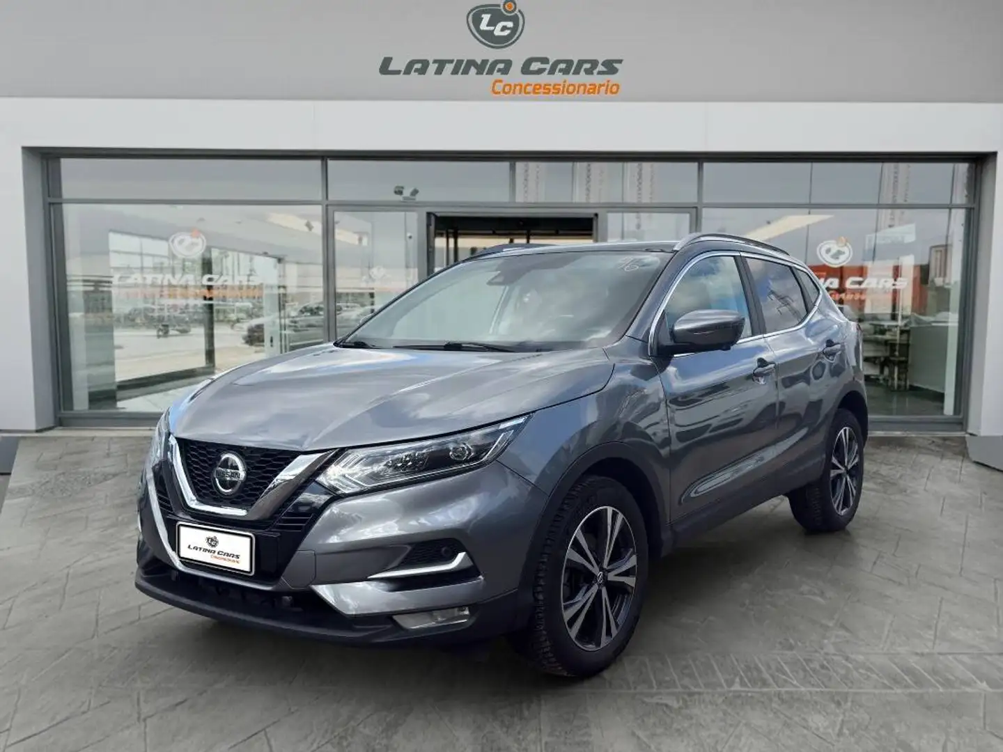 Nissan Qashqai 1.5 dci N-Connecta 115cv dct Con TELECAMERA & NAV. Grijs - 1