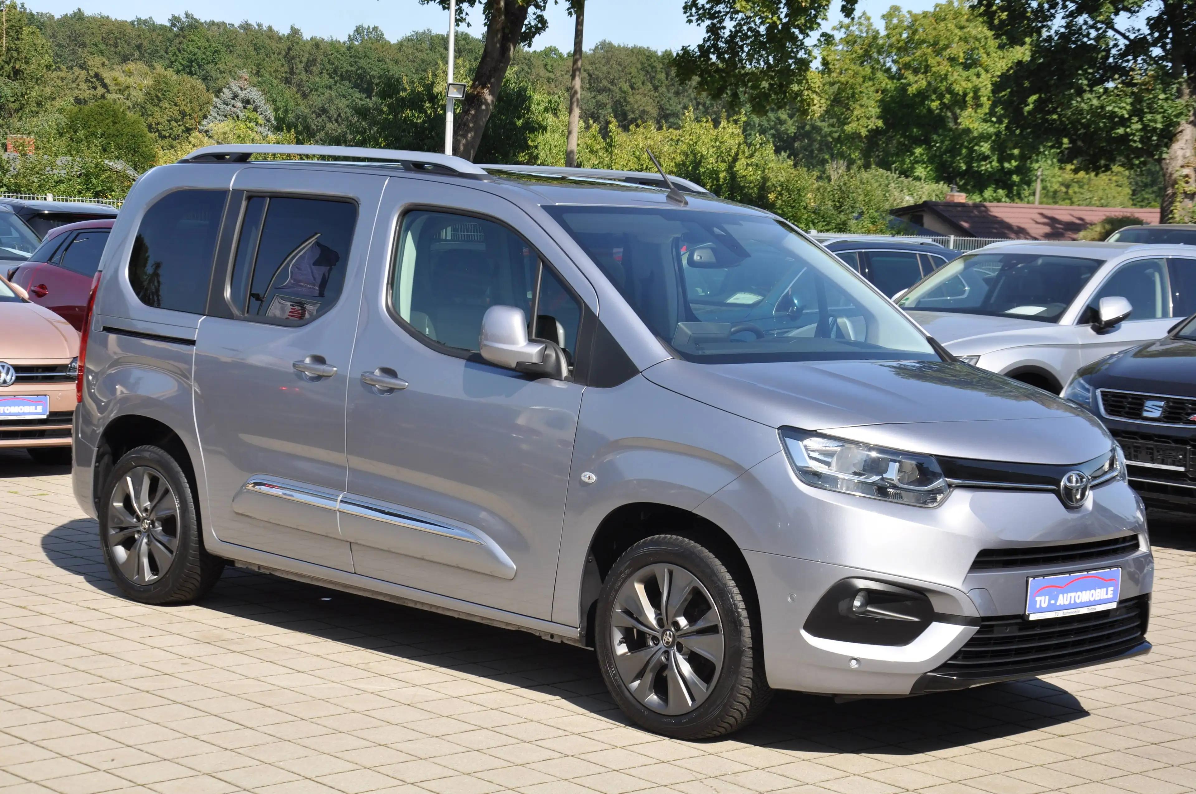 Toyota Proace City Proace City L1 Executive Aut. AHK-ACC-PANO-RKAM-NAVI-HUD-220V-TOTWINKEL-1.HAND
