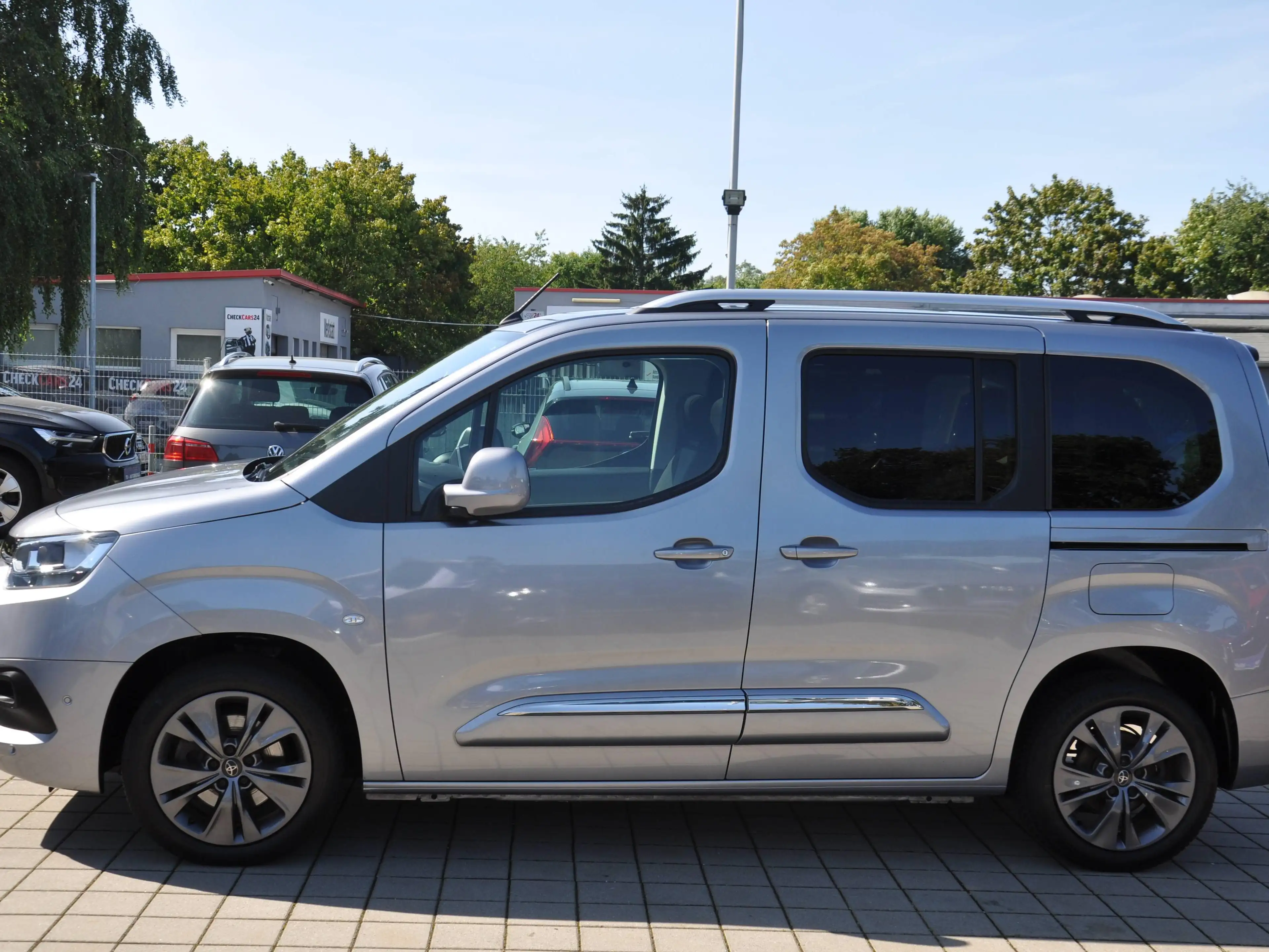 Toyota Proace City Proace City L1 Executive Aut. AHK-ACC-PANO-RKAM-NAVI-HUD-220V-TOTWINKEL-1.HAND — photo 3