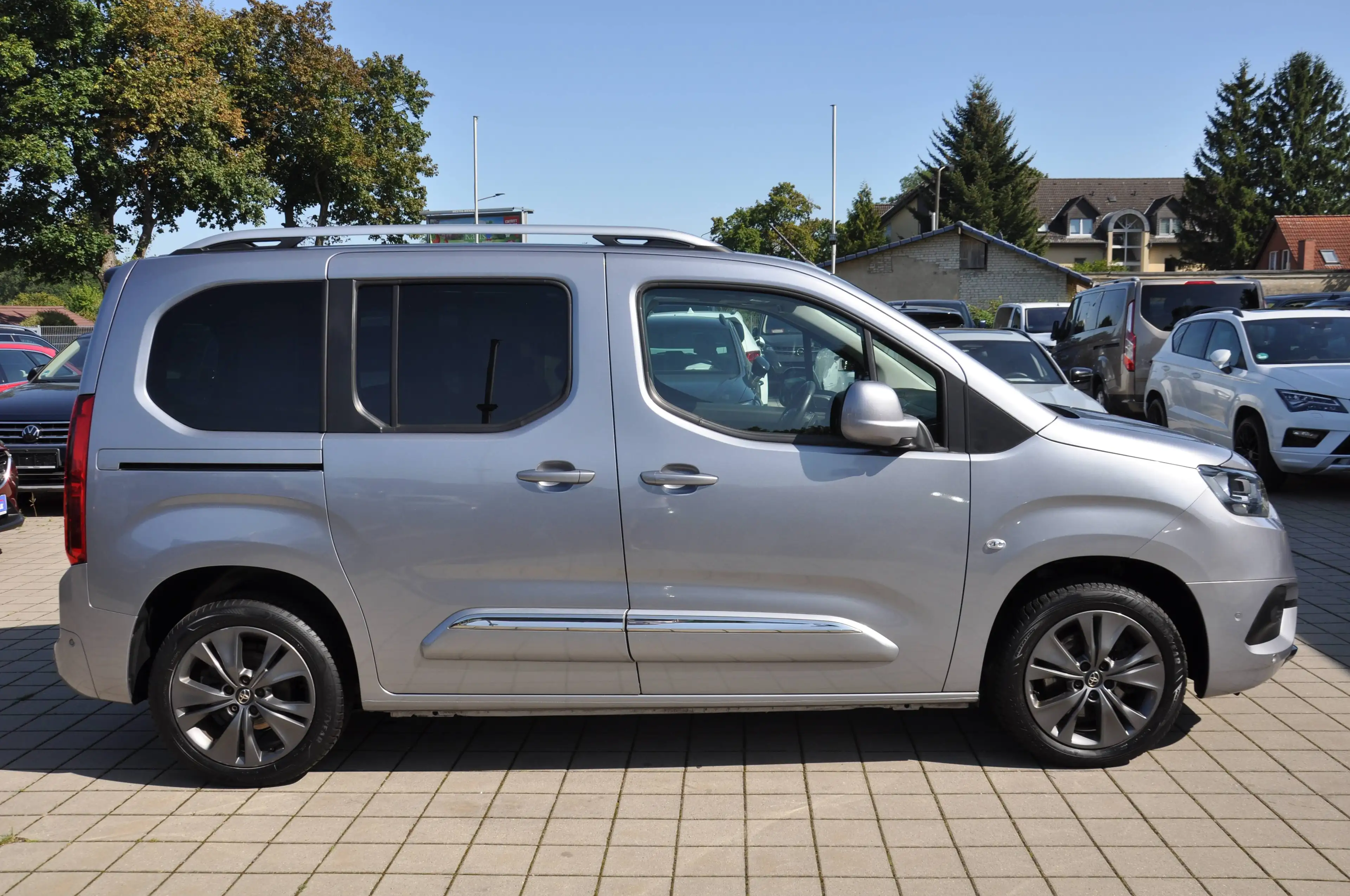 Toyota Proace City Proace City L1 Executive Aut. AHK-ACC-PANO-RKAM-NAVI-HUD-220V-TOTWINKEL-1.HAND — photo 9