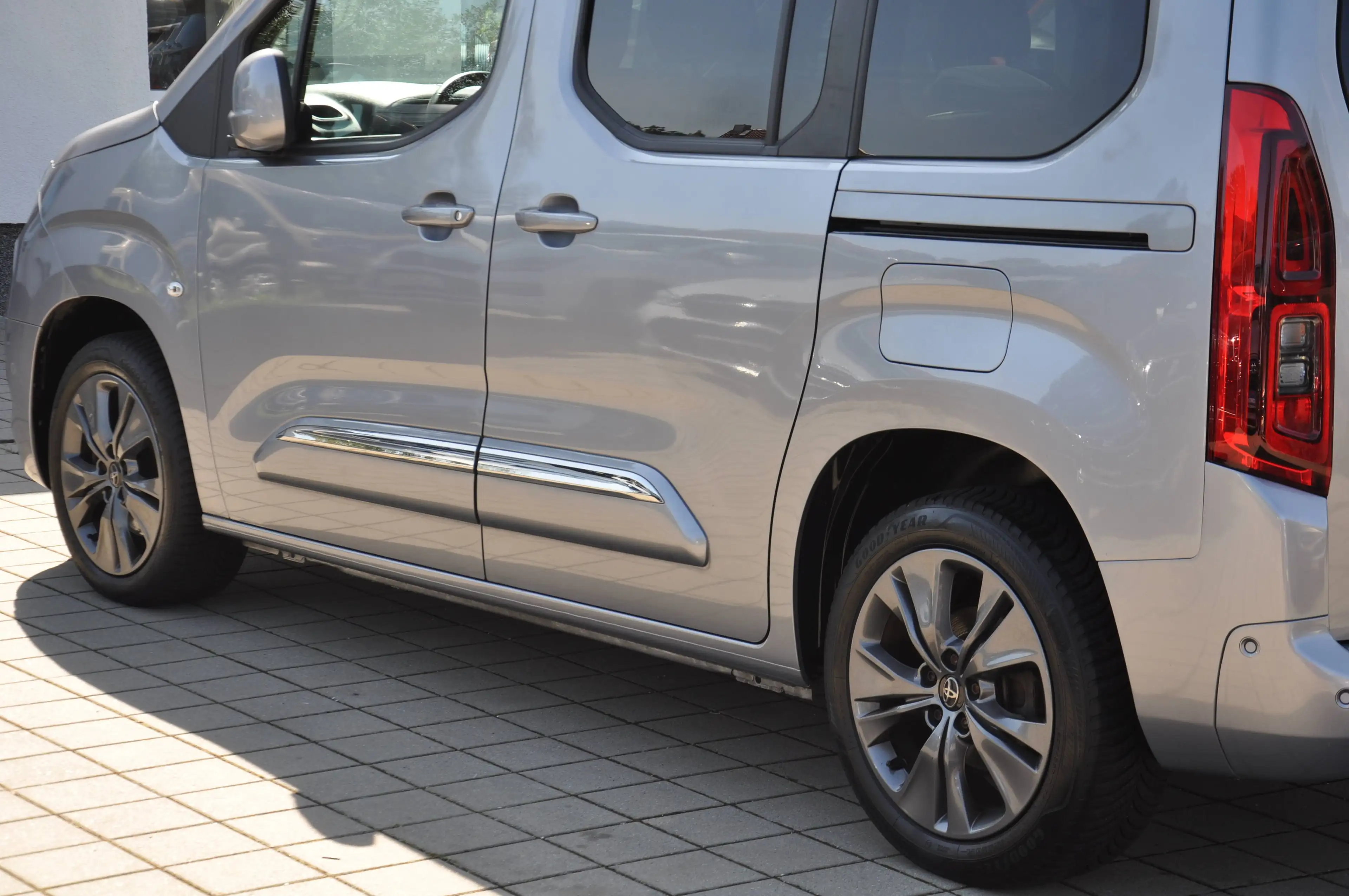 Toyota Proace City Proace City L1 Executive Aut. AHK-ACC-PANO-RKAM-NAVI-HUD-220V-TOTWINKEL-1.HAND — photo 5