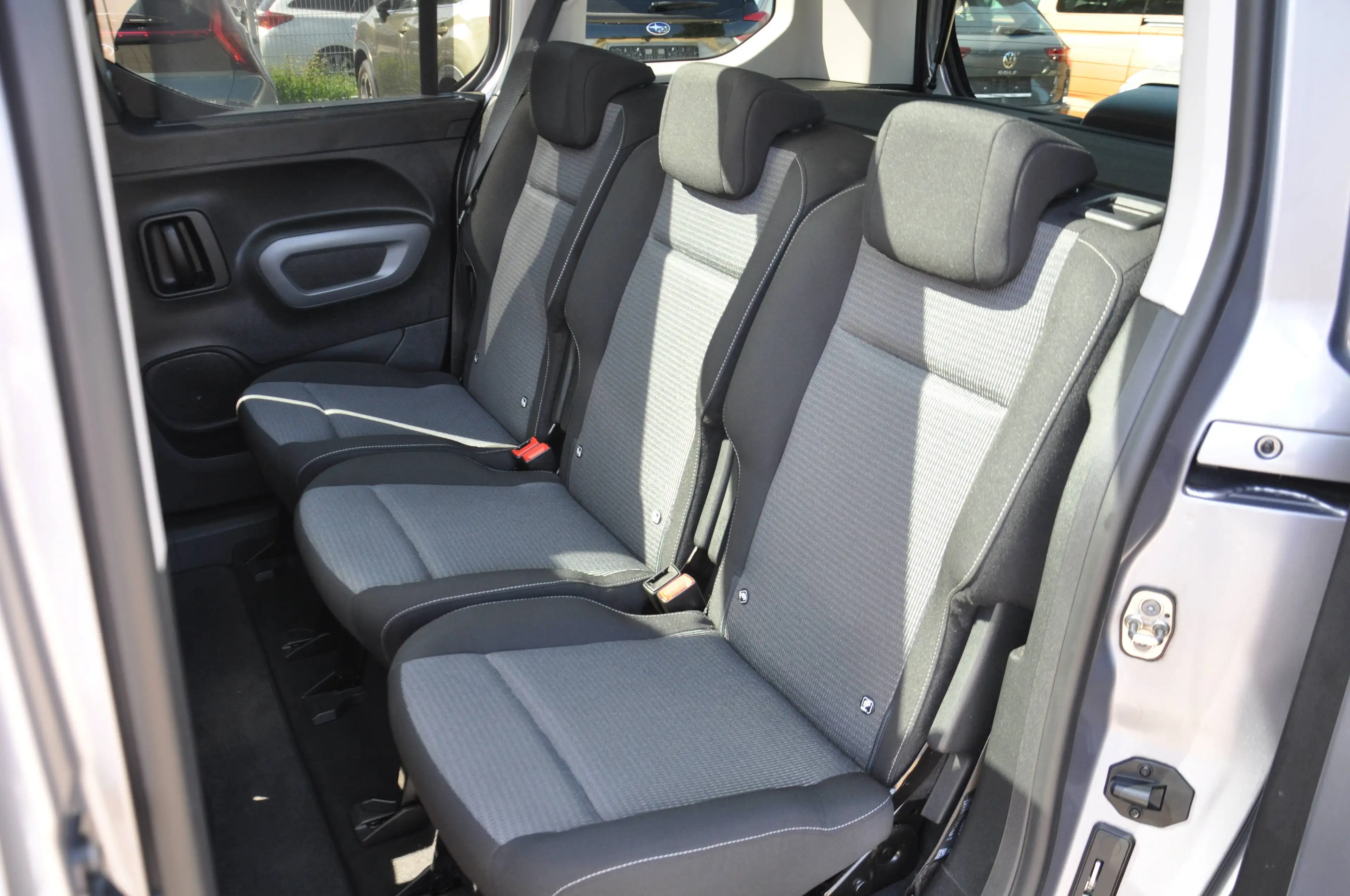 Toyota Proace City Proace City L1 Executive Aut. AHK-ACC-PANO-RKAM-NAVI-HUD-220V-TOTWINKEL-1.HAND — photo 15