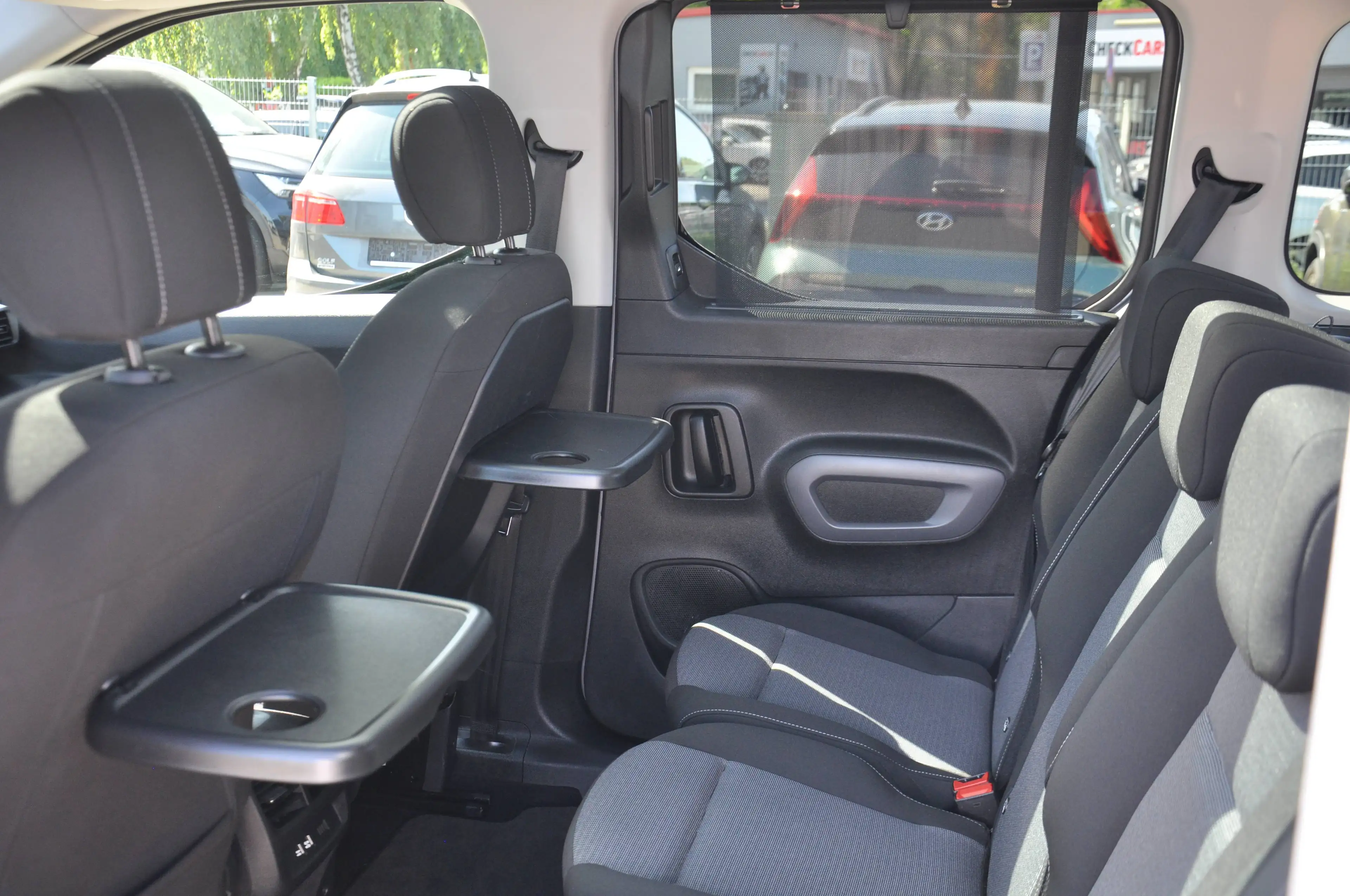 Toyota Proace City Proace City L1 Executive Aut. AHK-ACC-PANO-RKAM-NAVI-HUD-220V-TOTWINKEL-1.HAND — photo 14