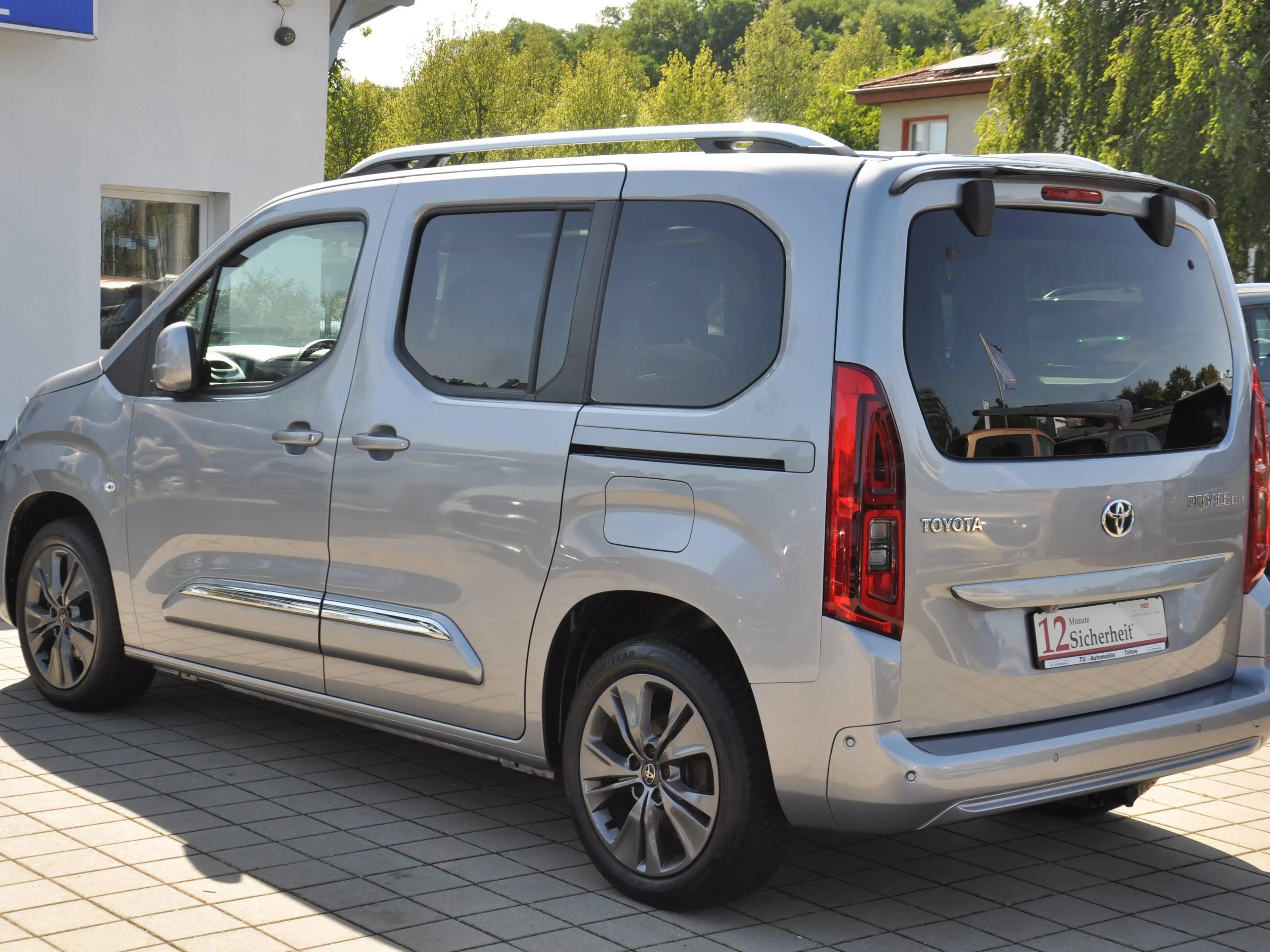 Toyota Proace City Proace City L1 Executive Aut. AHK-ACC-PANO-RKAM-NAVI-HUD-220V-TOTWINKEL-1.HAND — photo 4
