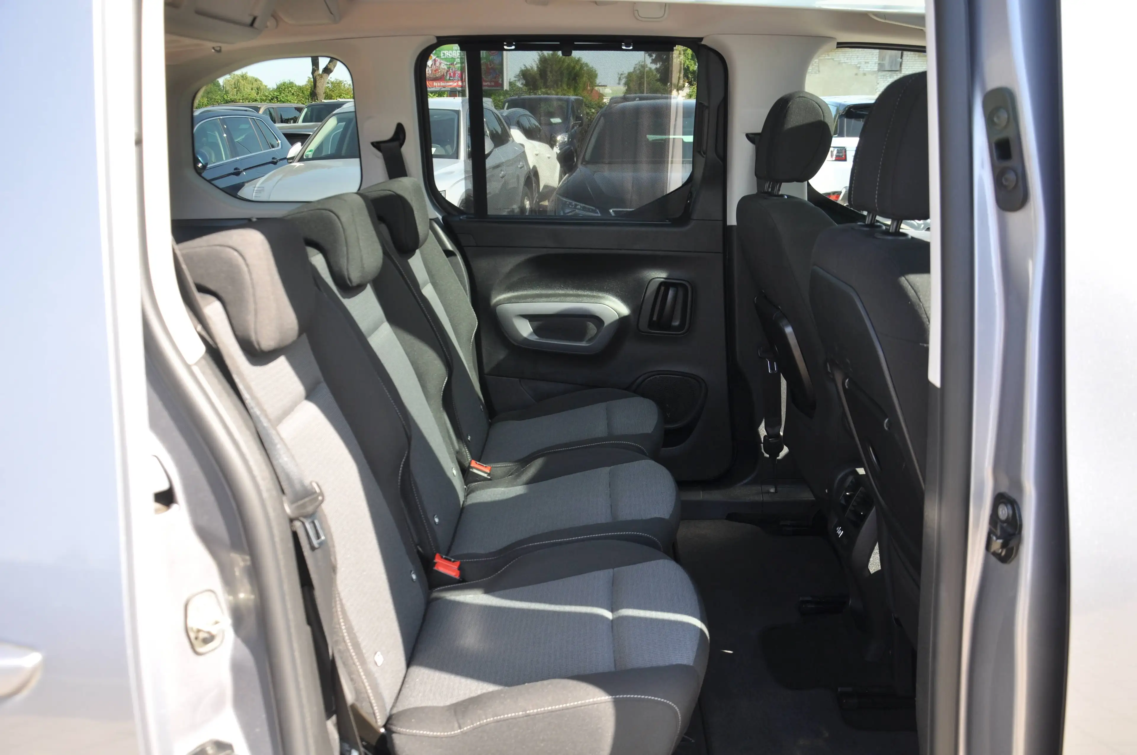Toyota Proace City Proace City L1 Executive Aut. AHK-ACC-PANO-RKAM-NAVI-HUD-220V-TOTWINKEL-1.HAND — photo 13