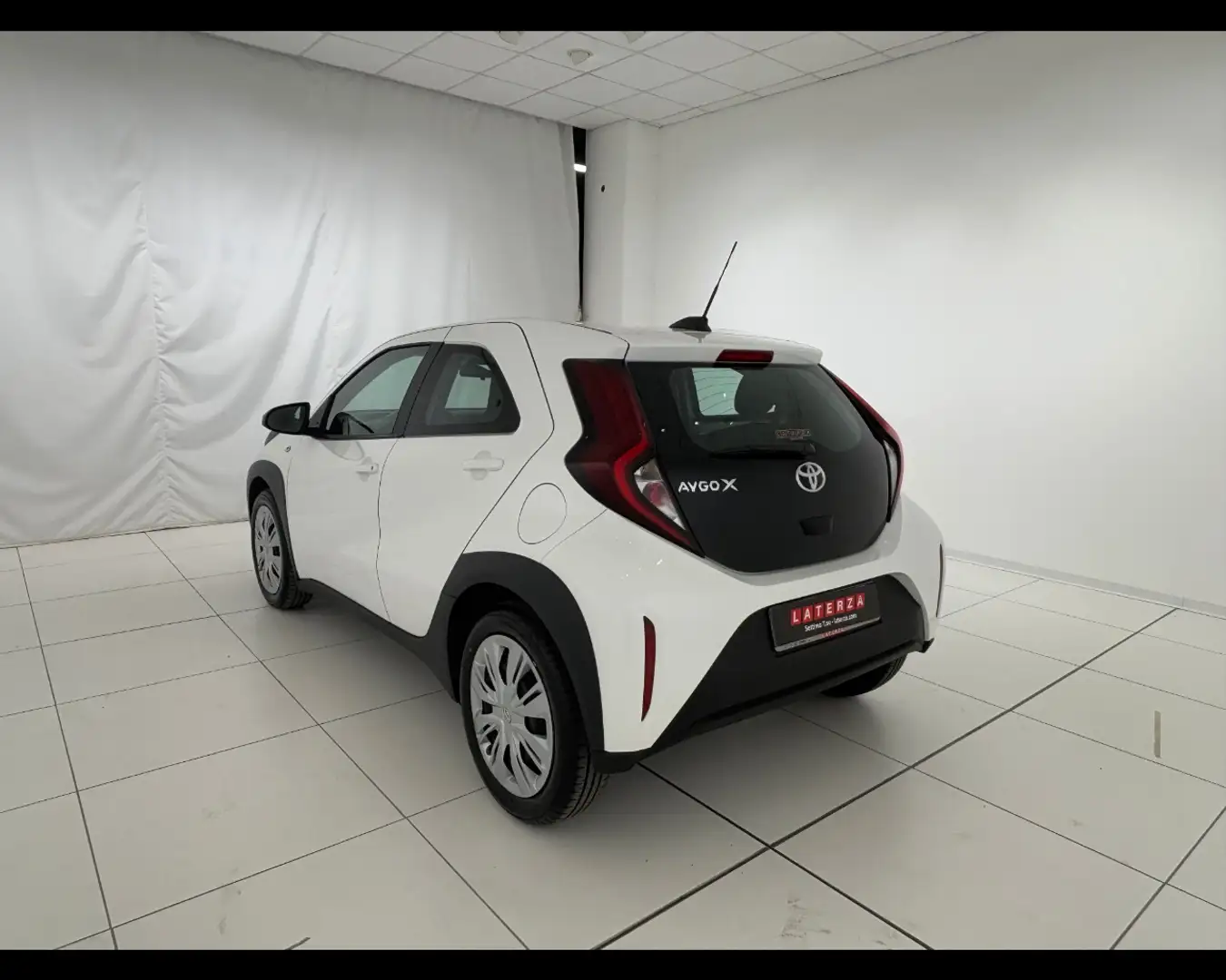 Toyota Aygo X 1.0  Active Blanc - 2
