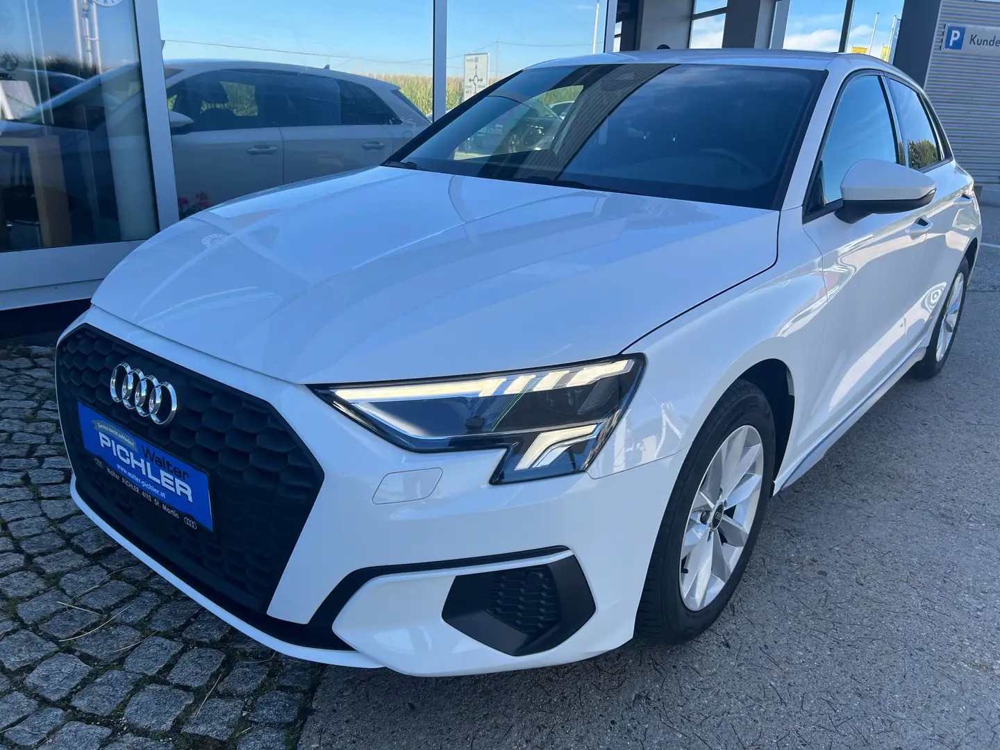 Audi A3 Sportback 30 TFSI intense 30 TFSI Weiß - 1