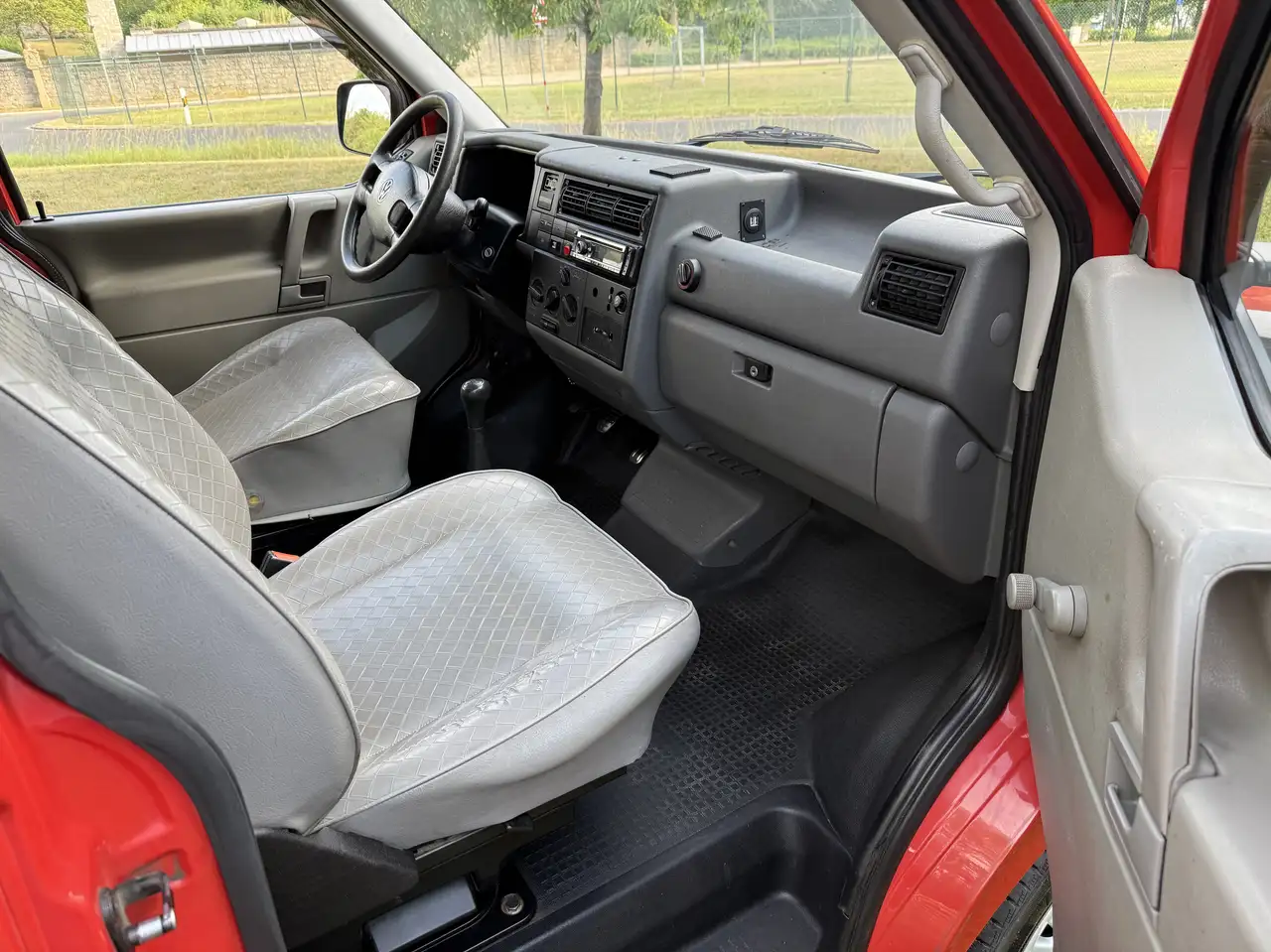 Volkswagen T4 Kombi 2.5 Syncro 46.000 Km StandHeizung AHK TÜv, foto 8