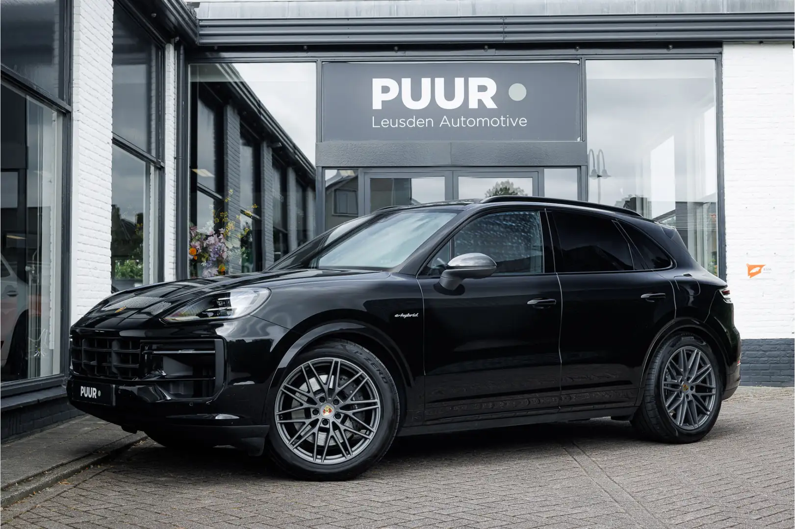 Porsche Cayenne 3.0 E-Hybrid Sport-Design Pano - Trekhaak - Luchtv Gri - 1