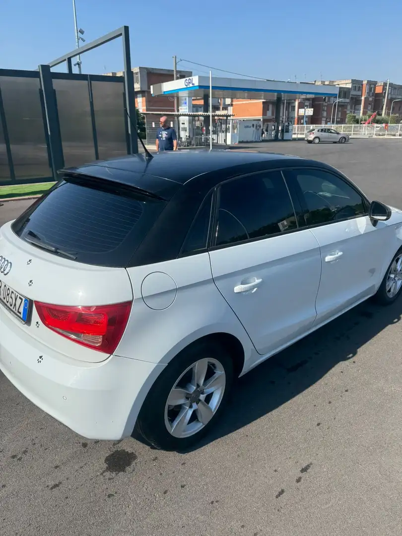 Audi A1 Sportback 1.6 tdi Attraction s-tronic - 1