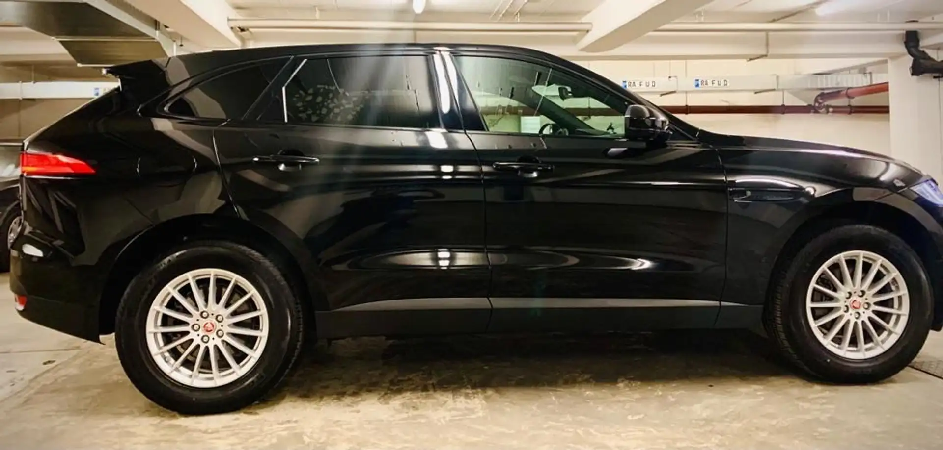 Jaguar F-Pace Prestige AWD Schwarz - 1