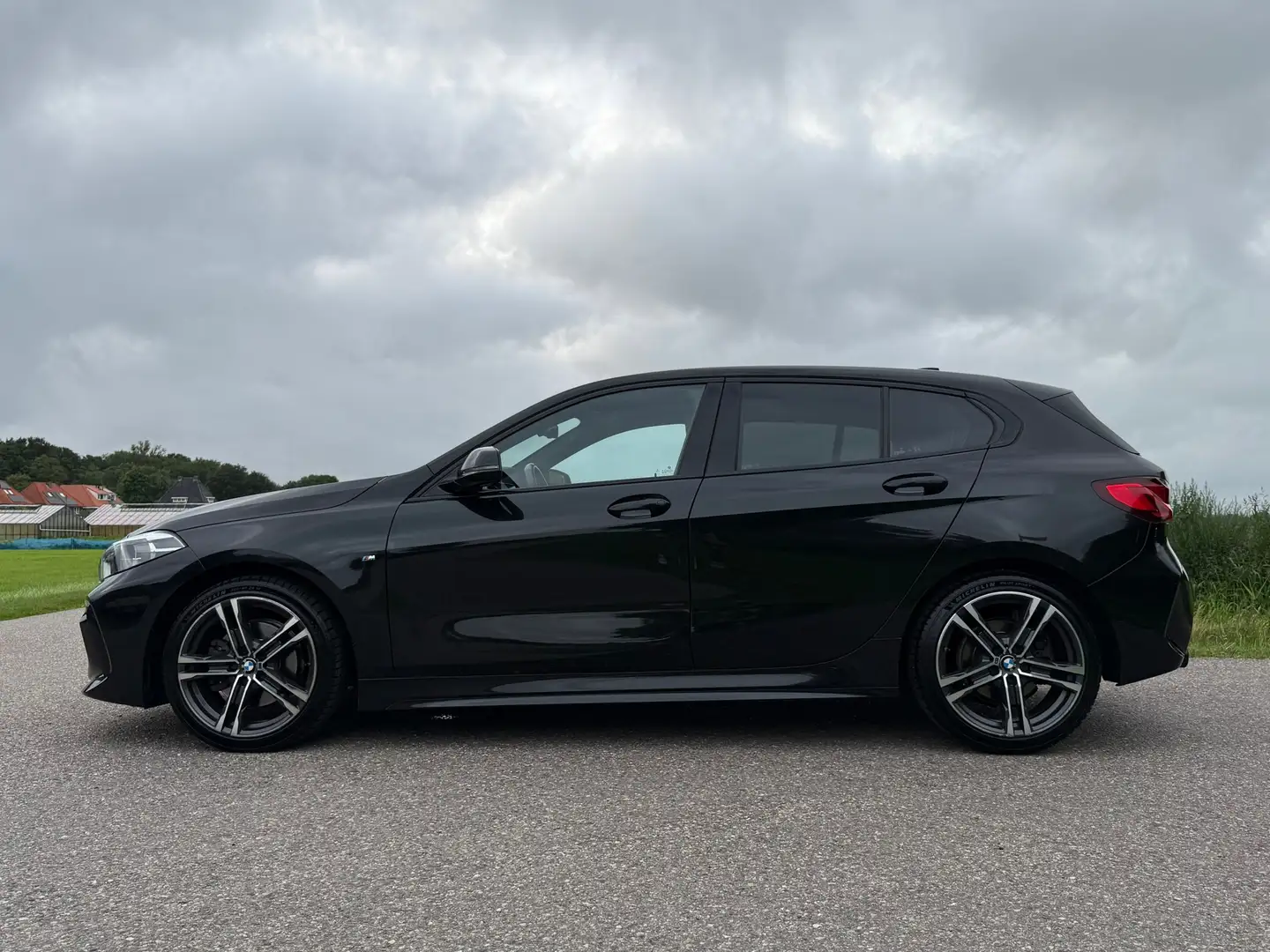 BMW 118 1-serie 118i Executive Edition Automaat | M-Sport Negro - 2