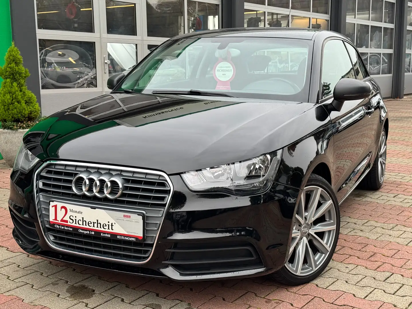 Audi A1 attraction Schwarz - 1