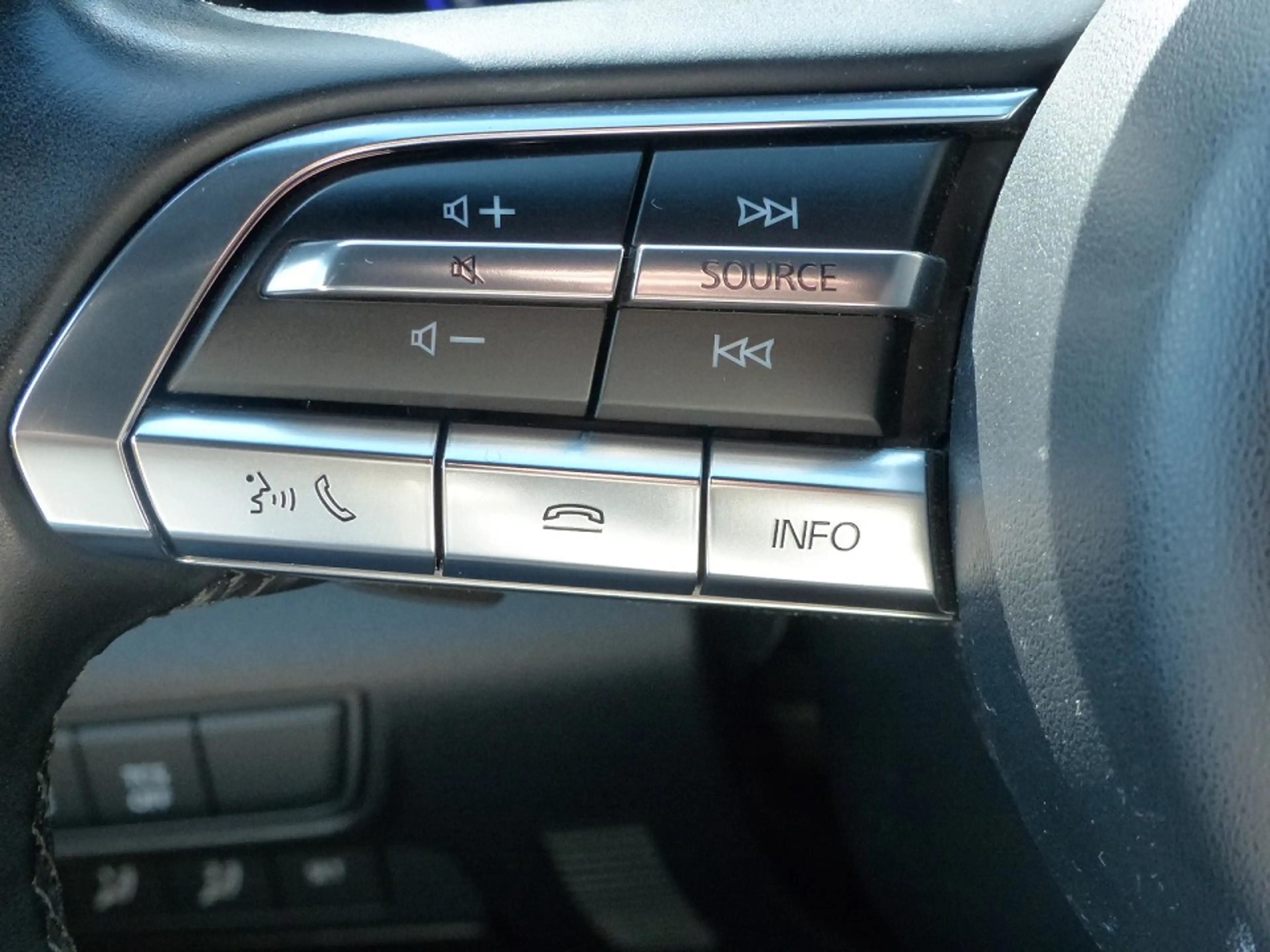 Mazda MX-30 35,5 kWh e-SKYACTIV 145 PS ADVantage + Allwetterre — photo 13