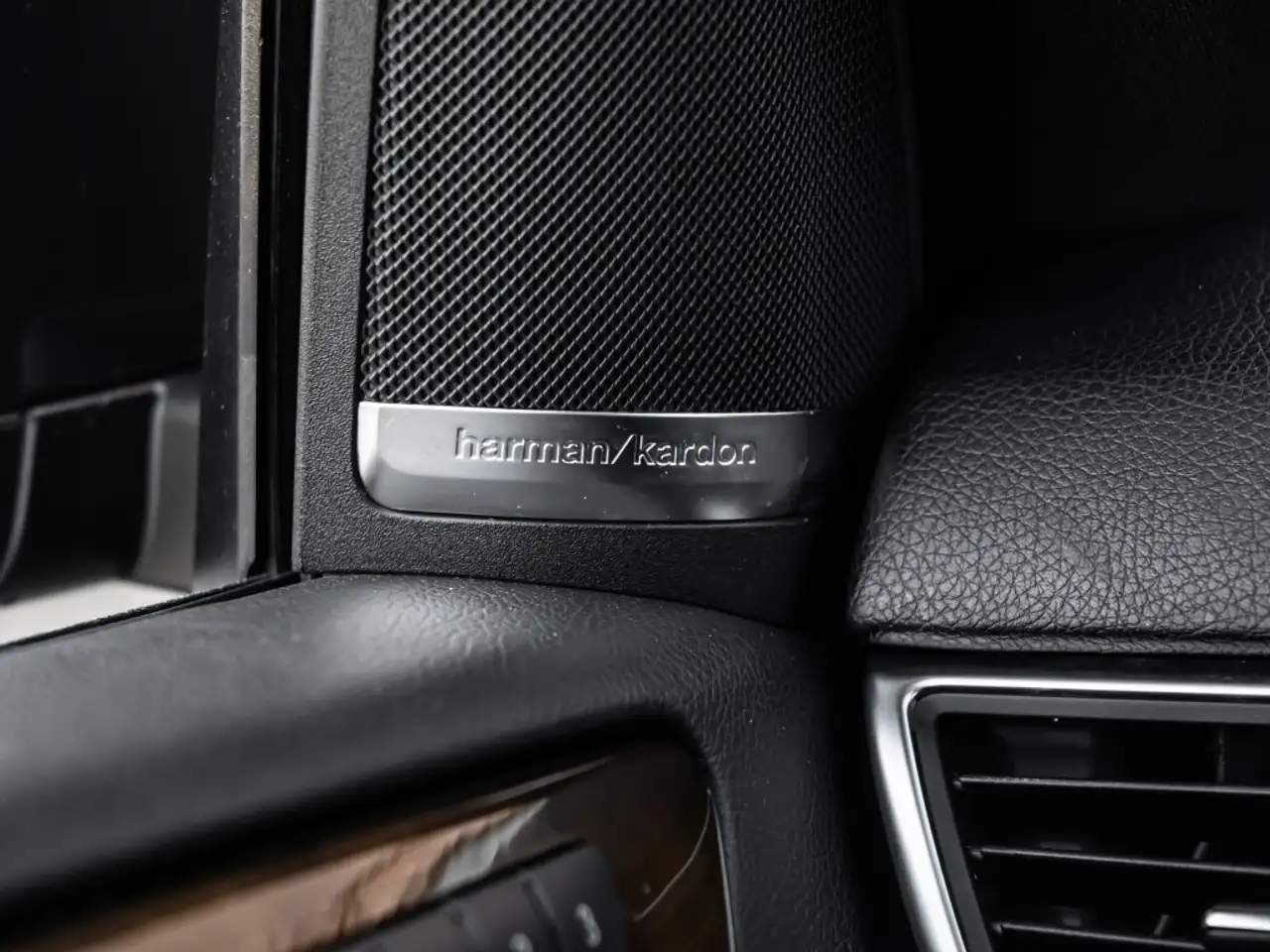 Mercedes-Benz M-Class снимка Mercedes-Benz M-Class