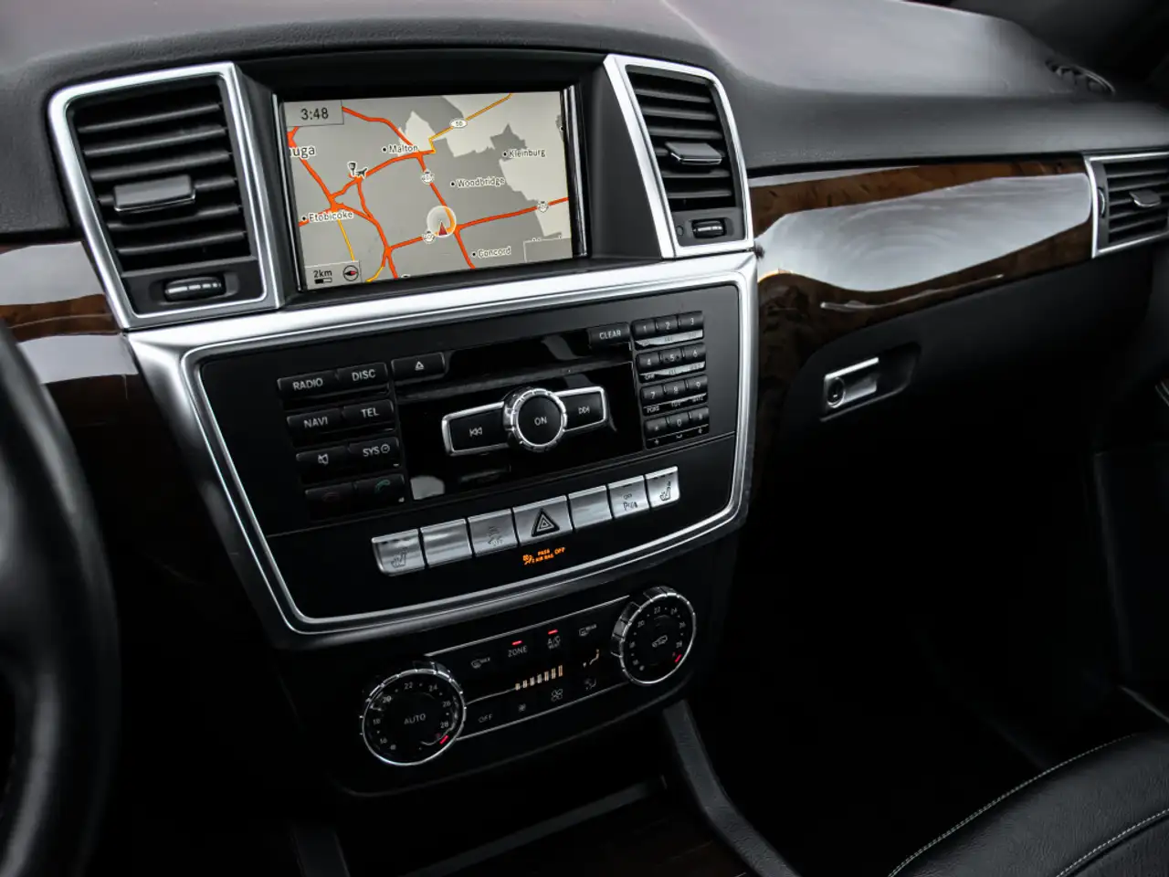 Mercedes-Benz M-Class снимка Mercedes-Benz M-Class