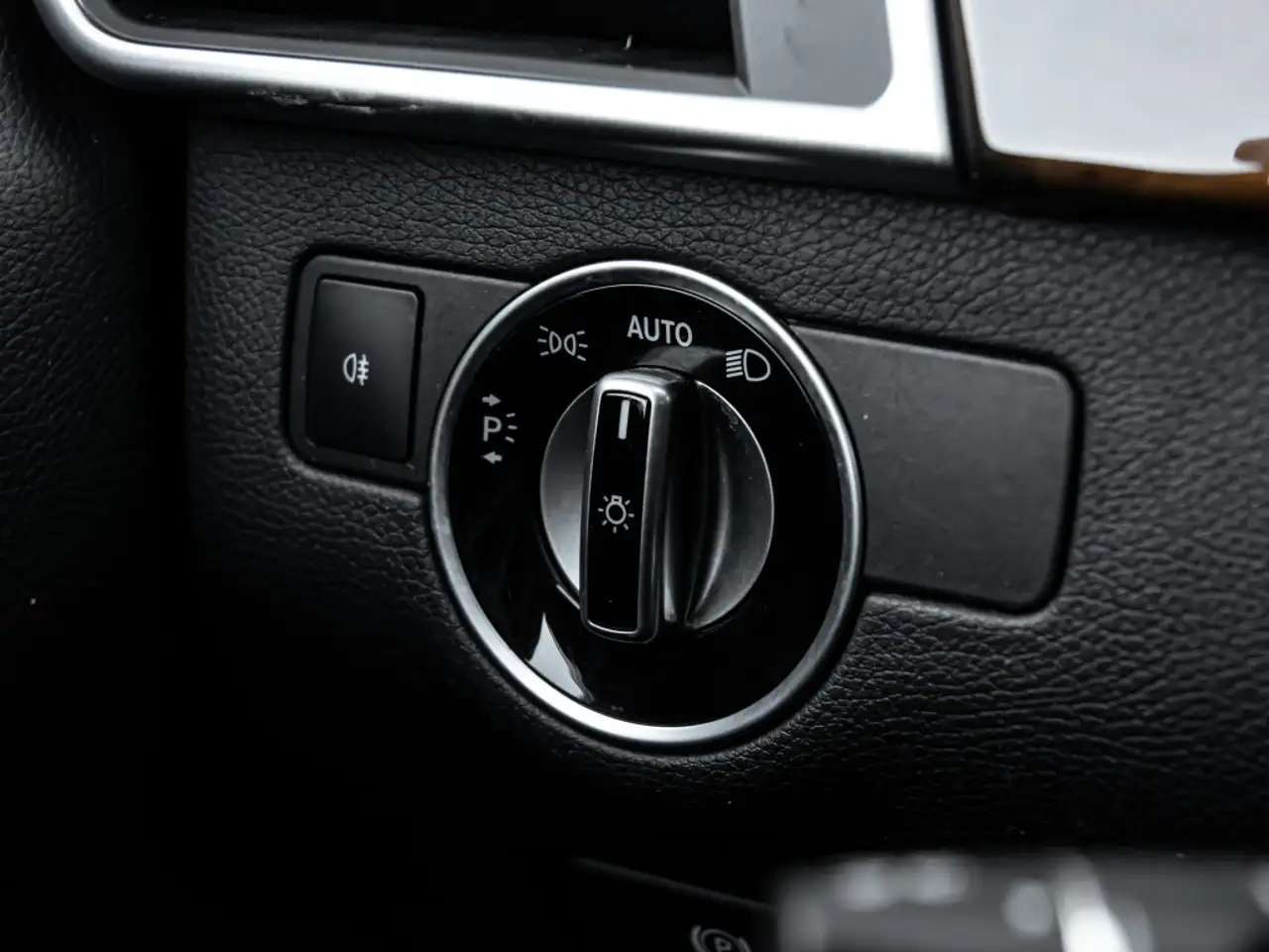 Mercedes-Benz M-Class снимка Mercedes-Benz M-Class