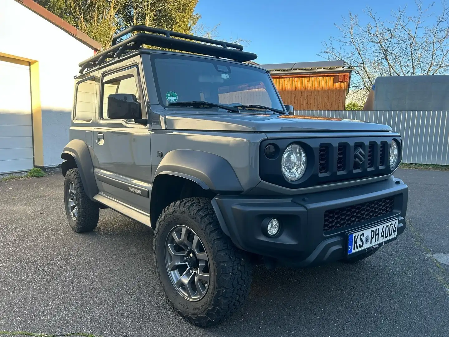 Suzuki Jimny Comfort+, 4 Sitz.,Höherleg.,Spurverbr.,AT-Reifen - 1
