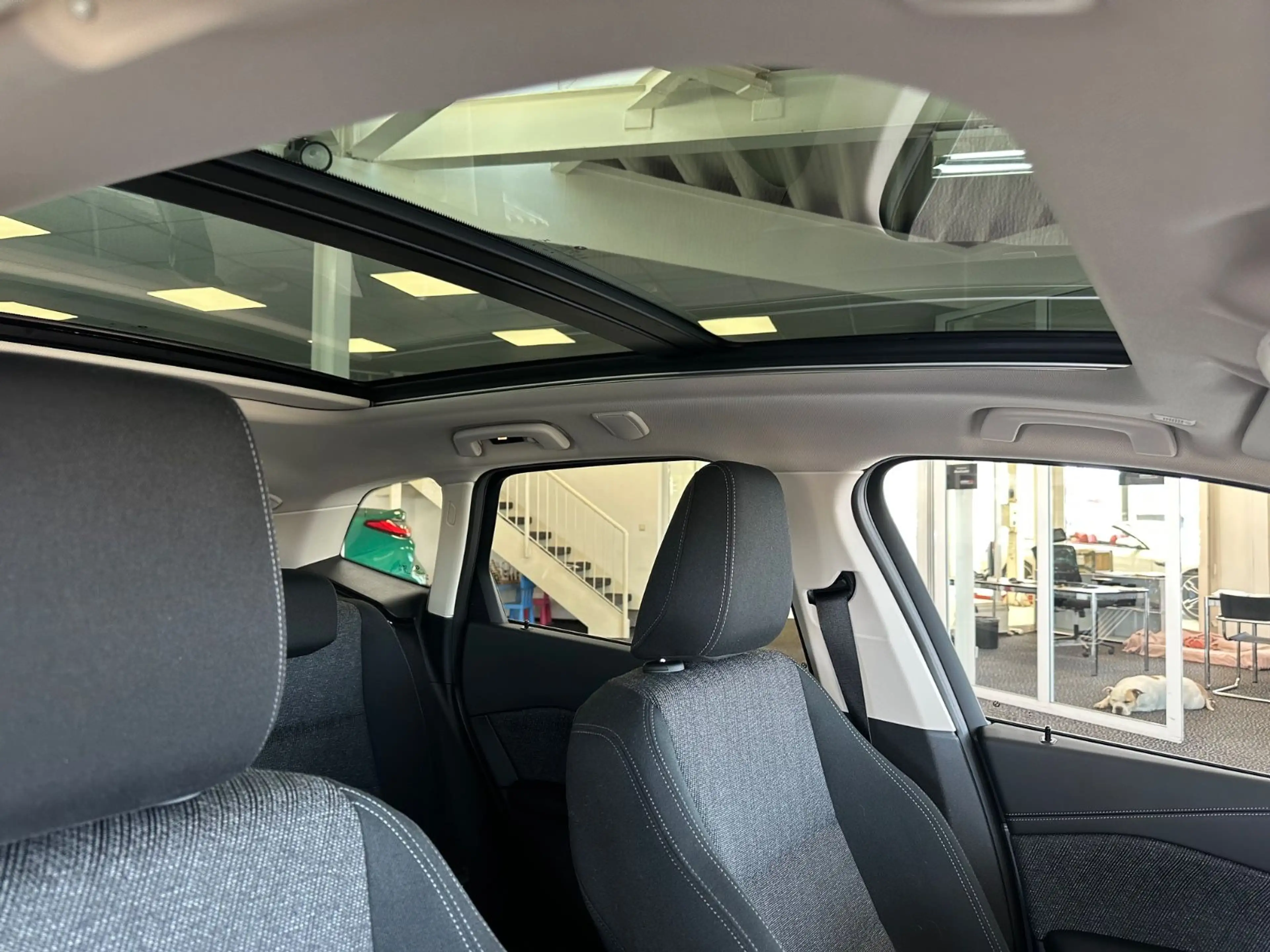 BMW 225 225e Active Tourer Sport Line WIDESCREEN/PANO — photo 9