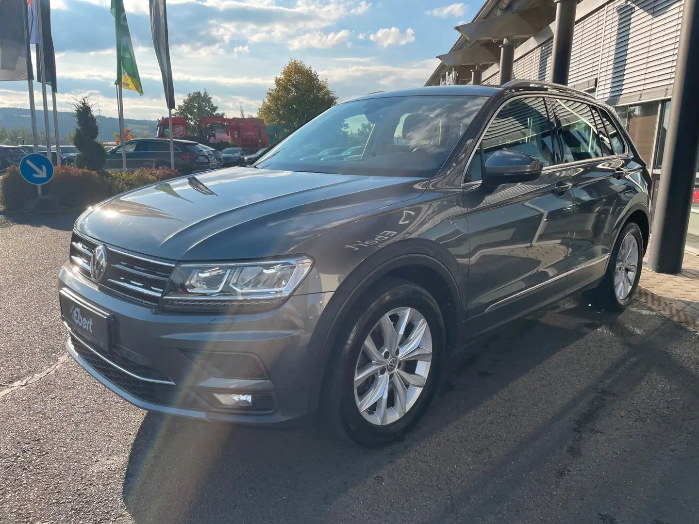 Volkswagen Tiguan 2.0 TSI Highline 4M AHK+LED+DAB+ACC+PDC Gris - 2
