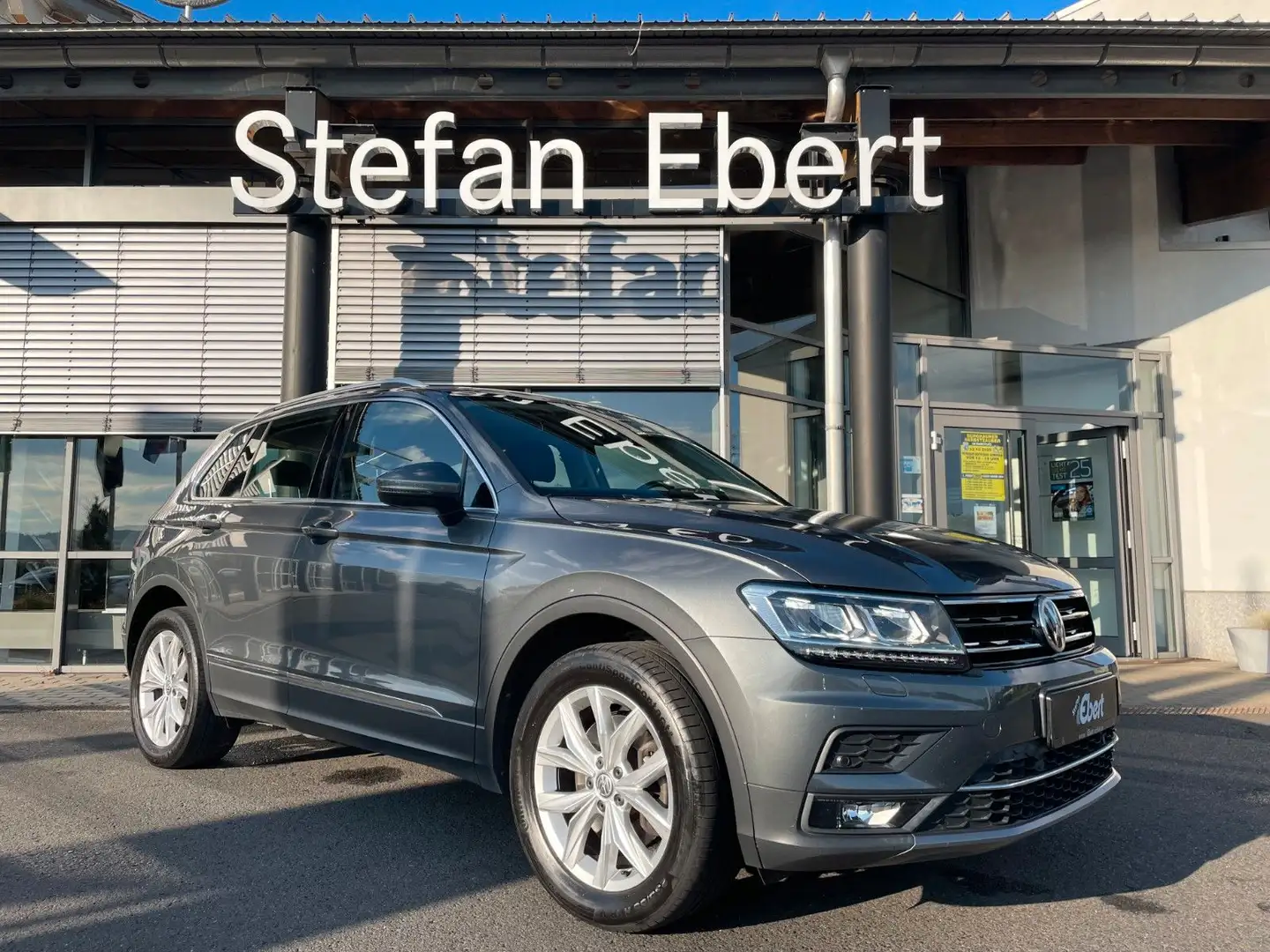 Volkswagen Tiguan 2.0 TSI Highline 4M AHK+LED+DAB+ACC+PDC Gris - 1