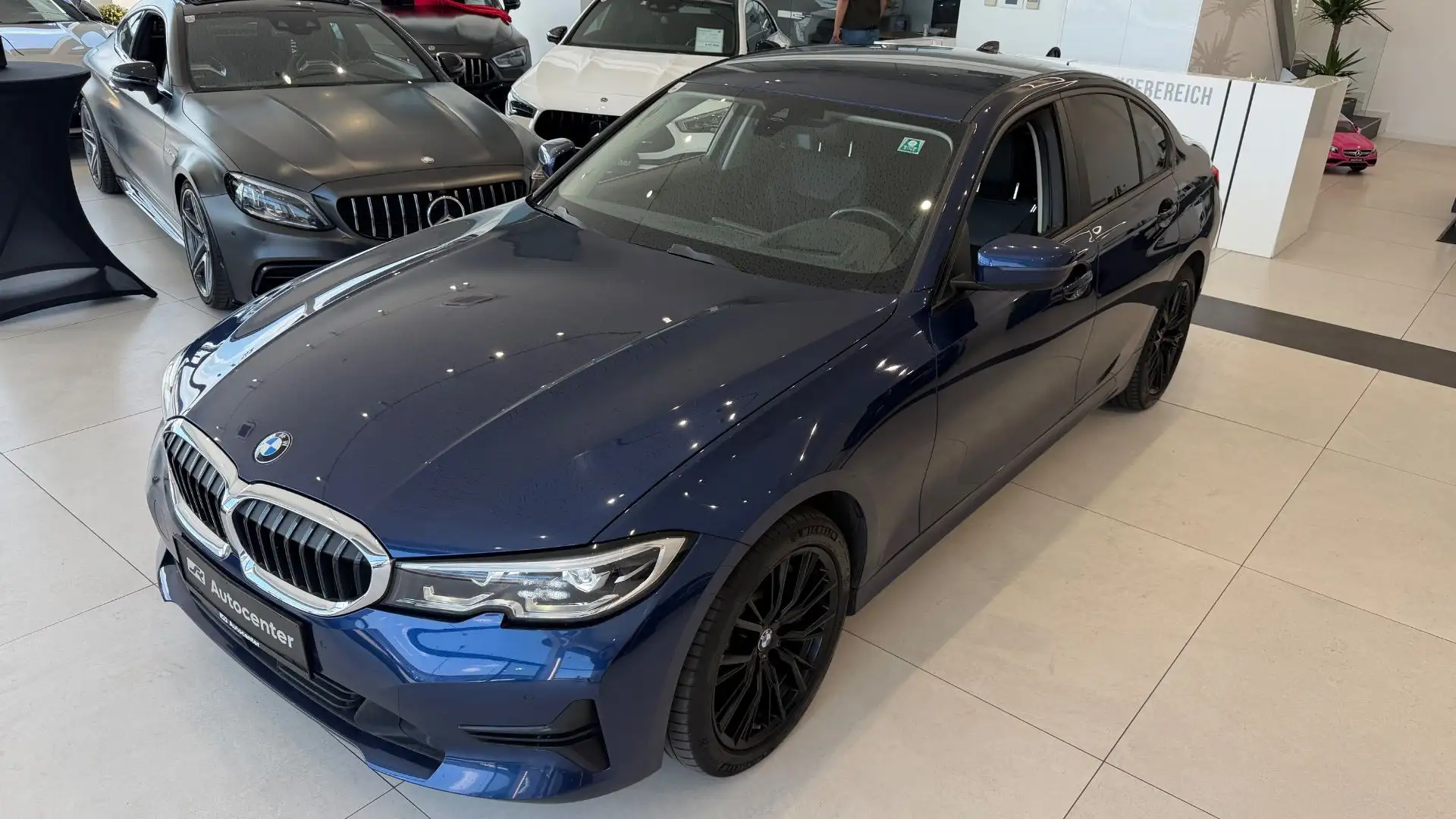 BMW 330 330i xDrive Aut. Blau - 2