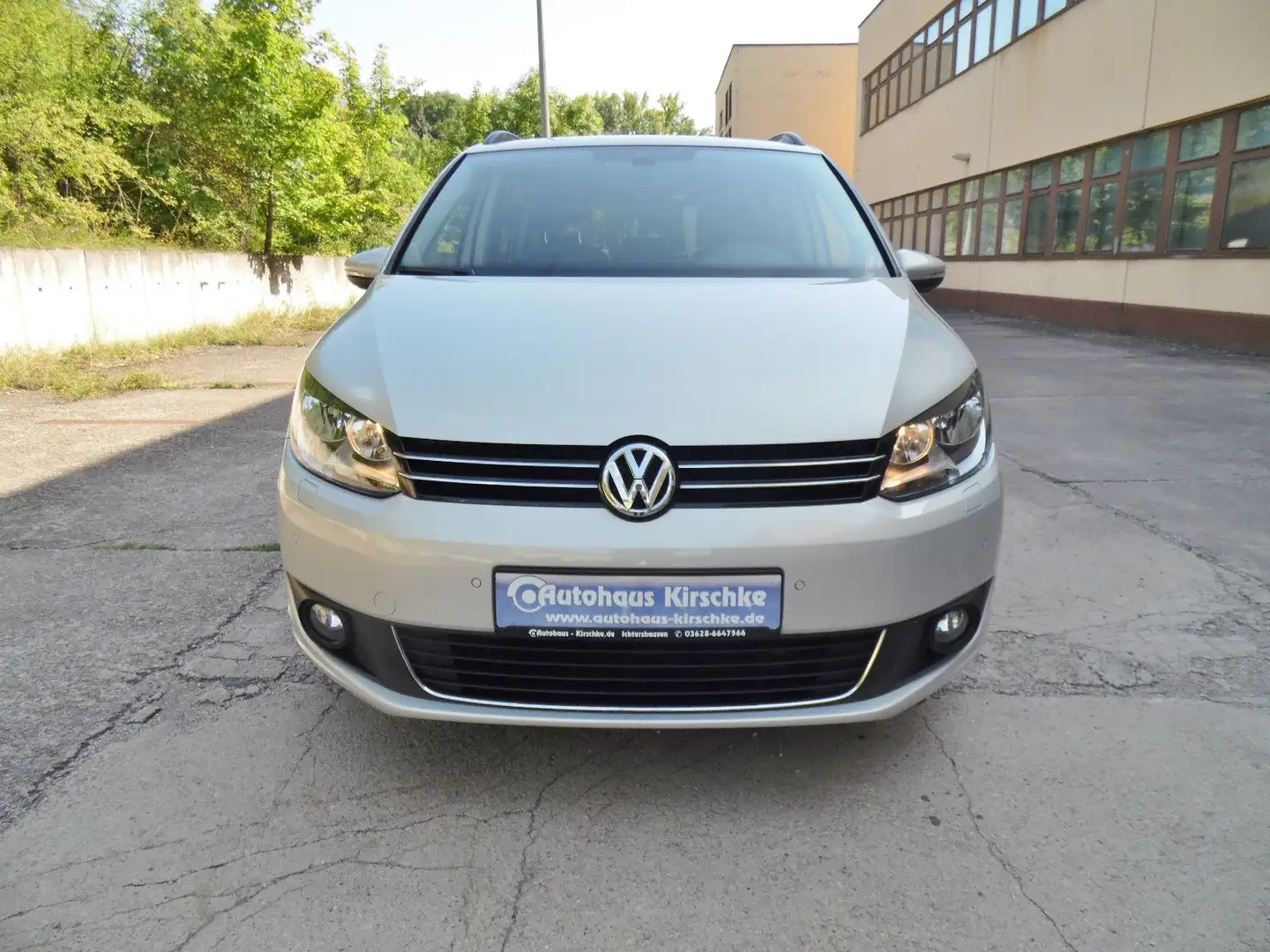Volkswagen Touran Comfortline BMT/Temp./Navi/Sitzh. Gümüş rengi - 2