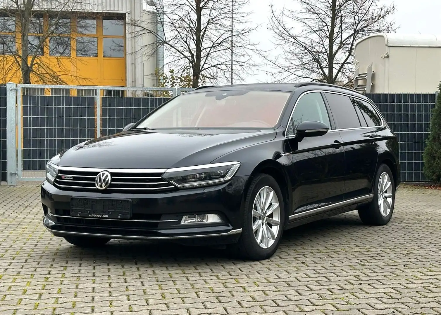 Volkswagen Passat Variant Passat Var. Comfortline BMT 4Motion *LED*AHK*ACC Schwarz - 1