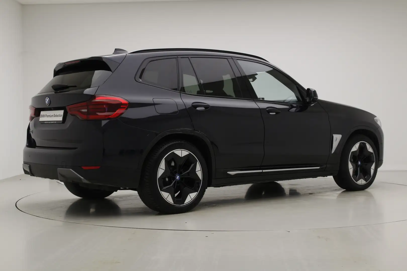 BMW iX3 High Executive | Trekhaak | Head-Up | Harman Kardo Noir - 2