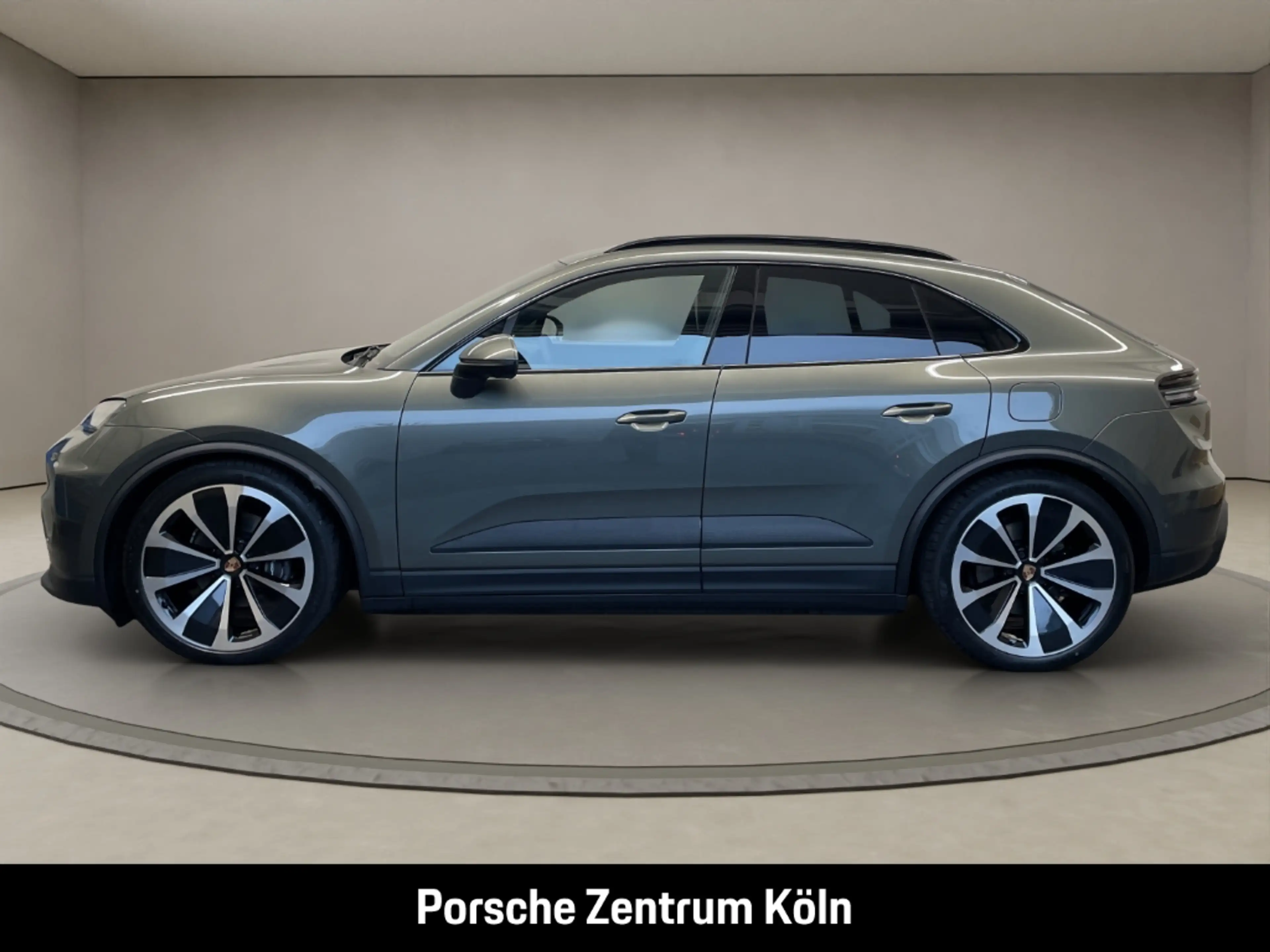 Porsche Macan 4 — photo 2