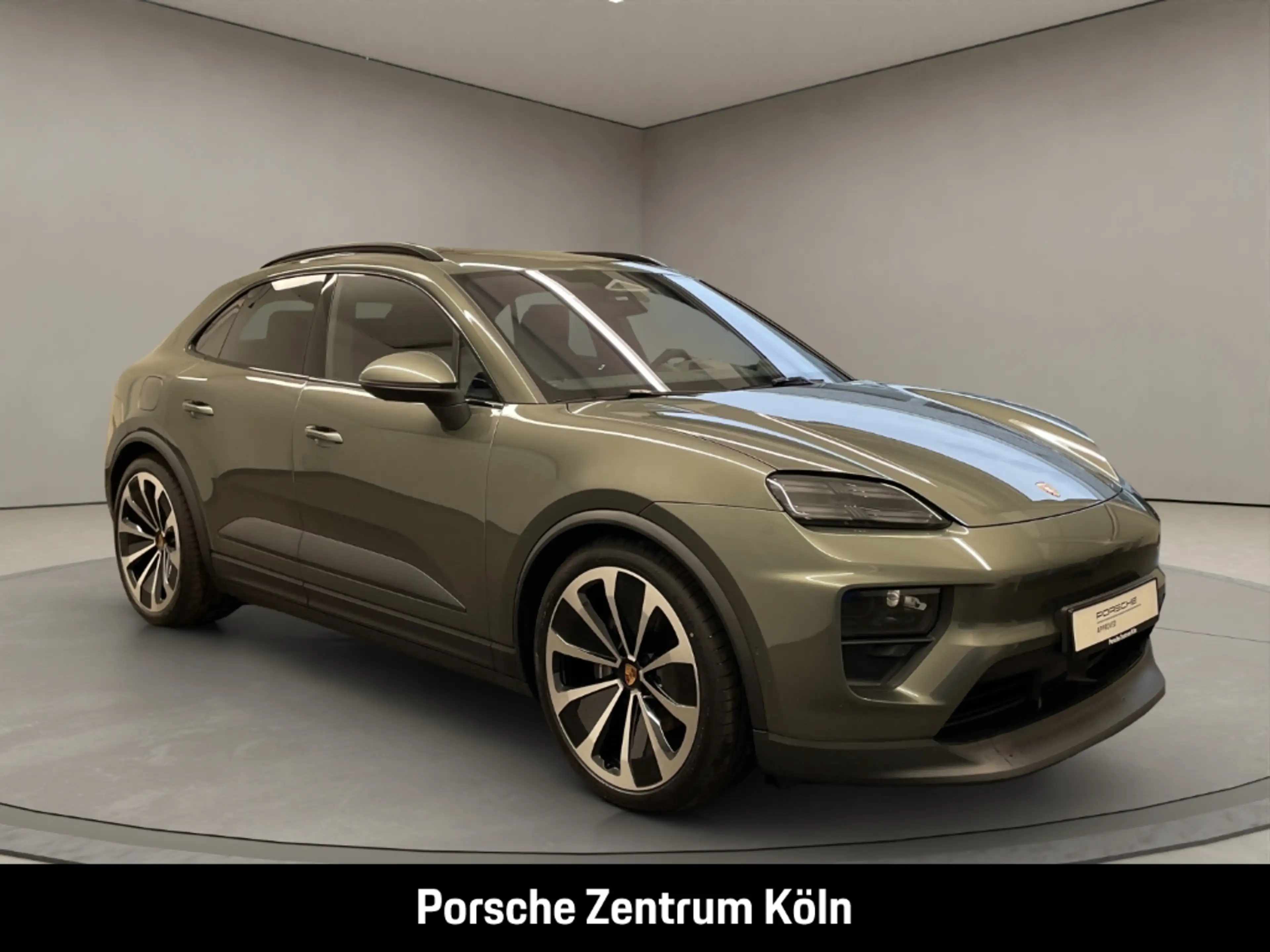 Porsche Macan 4 — photo 7