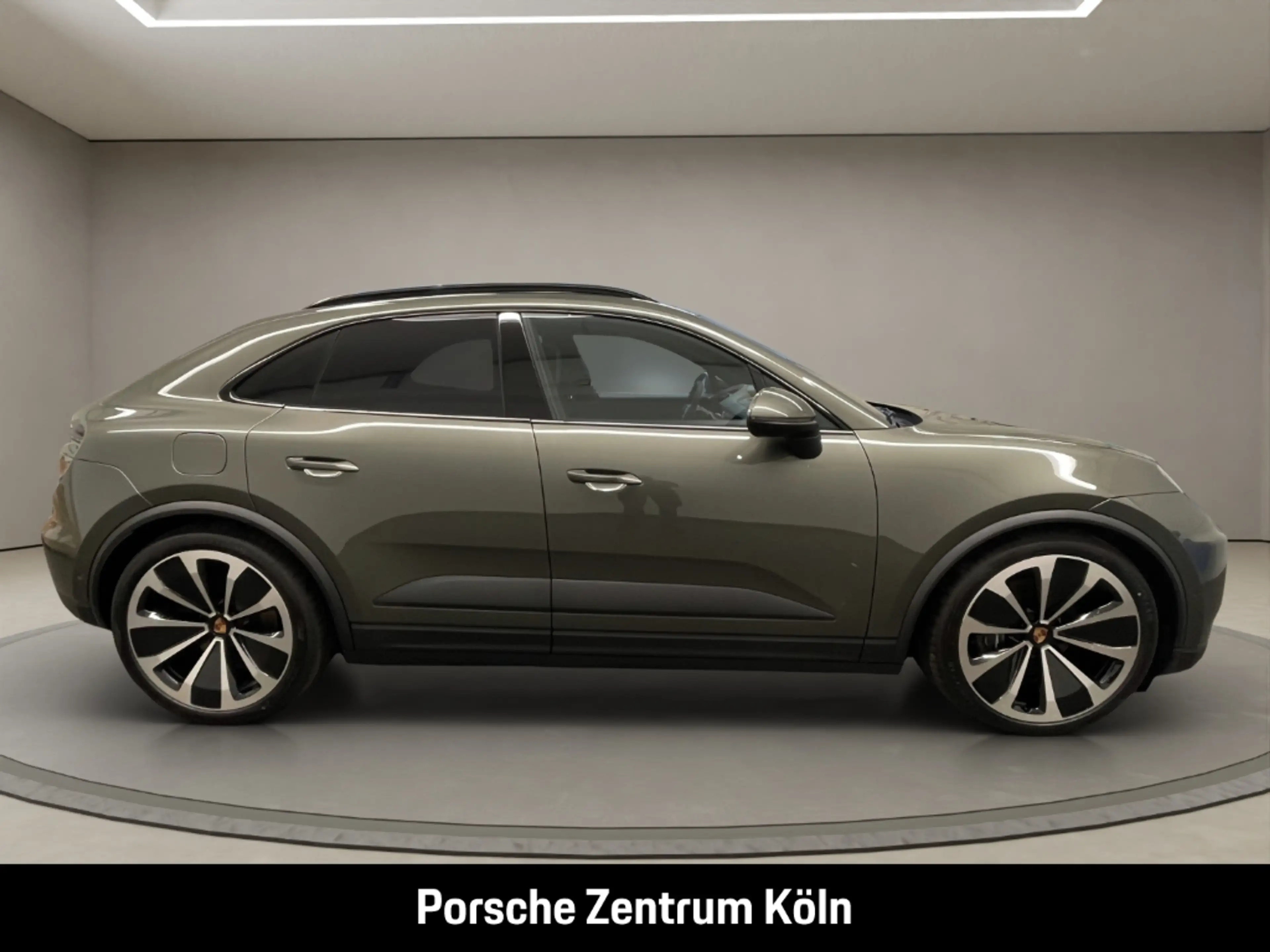 Porsche Macan 4 — photo 6
